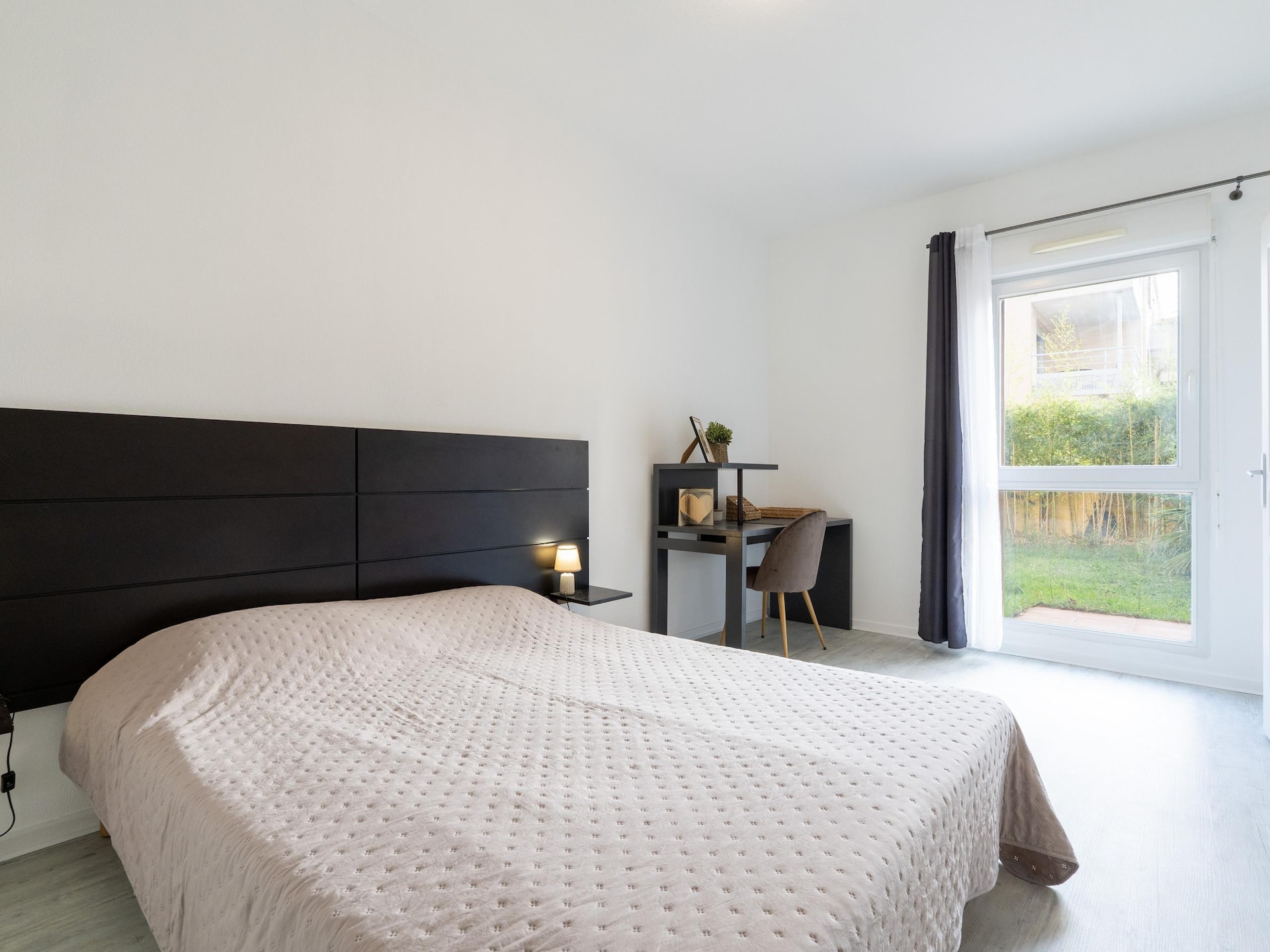 Licht appartement met bergzicht in Grasse - foto 4