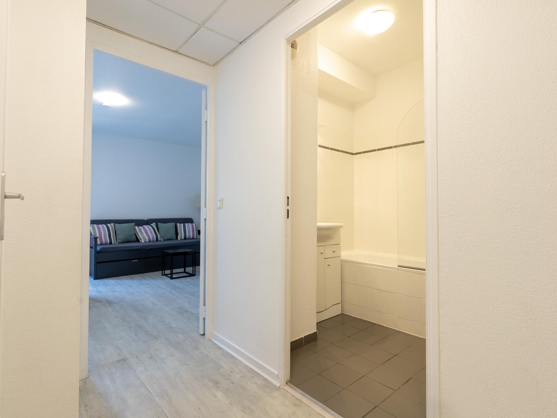 Licht appartement met bergzicht in Grasse - foto 8