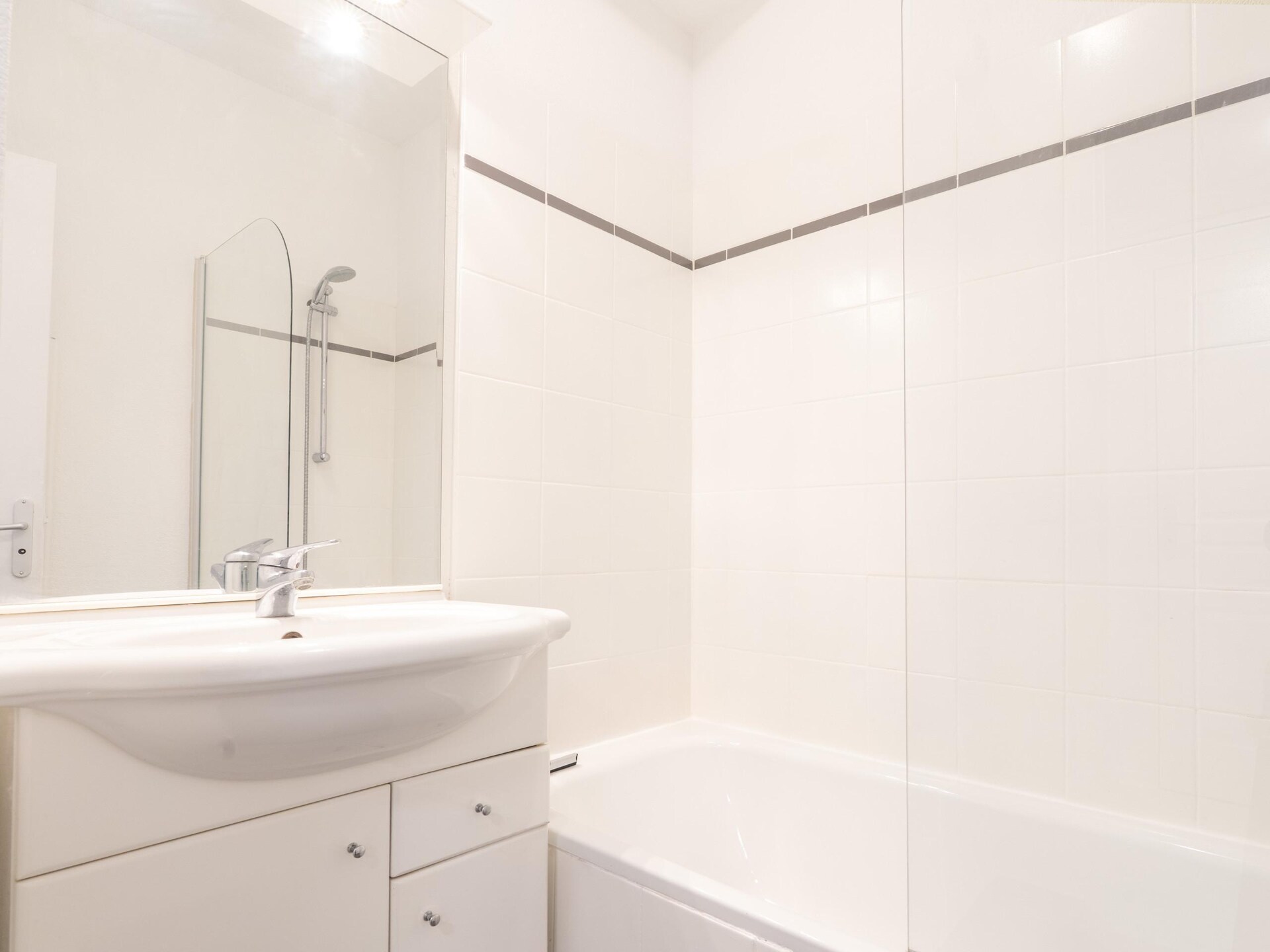 Licht appartement met bergzicht in Grasse - foto 10