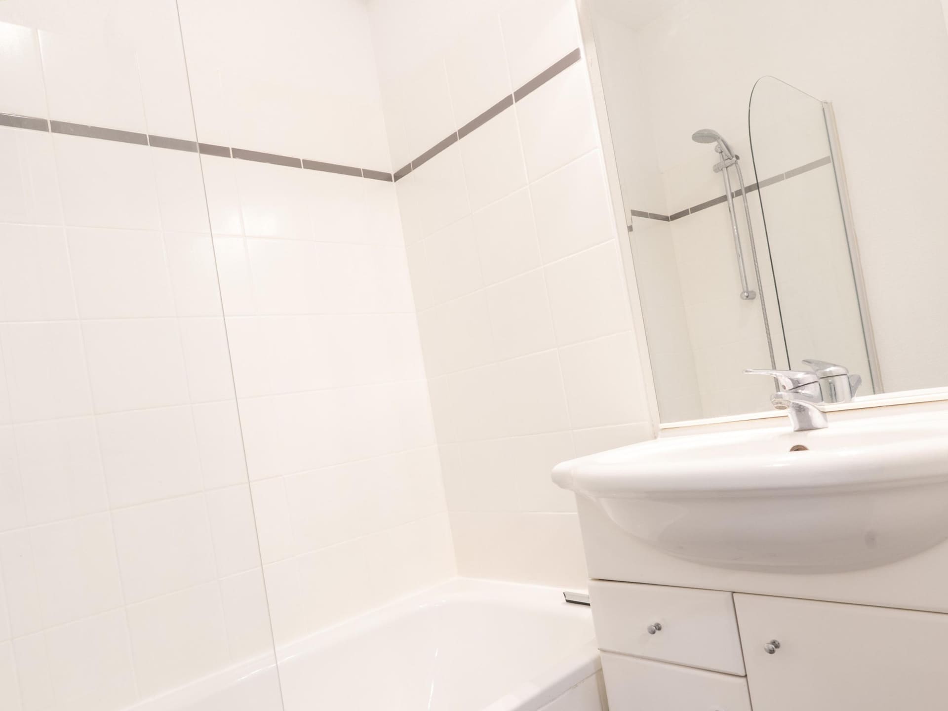 Licht appartement met bergzicht in Grasse - foto 19