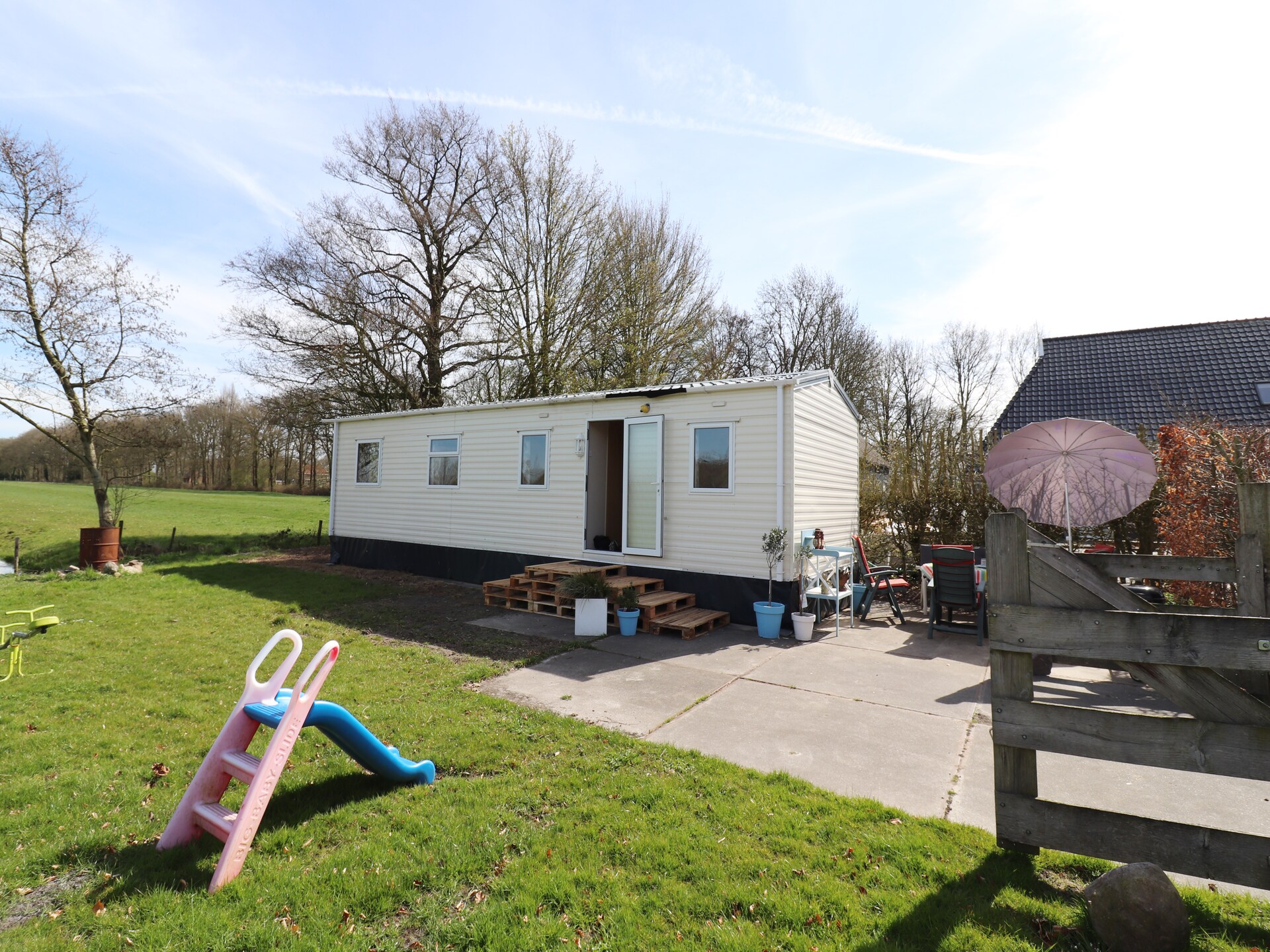 Buitenvreugde: Ruim chalet met uitzicht over Friese landerijen - foto 2