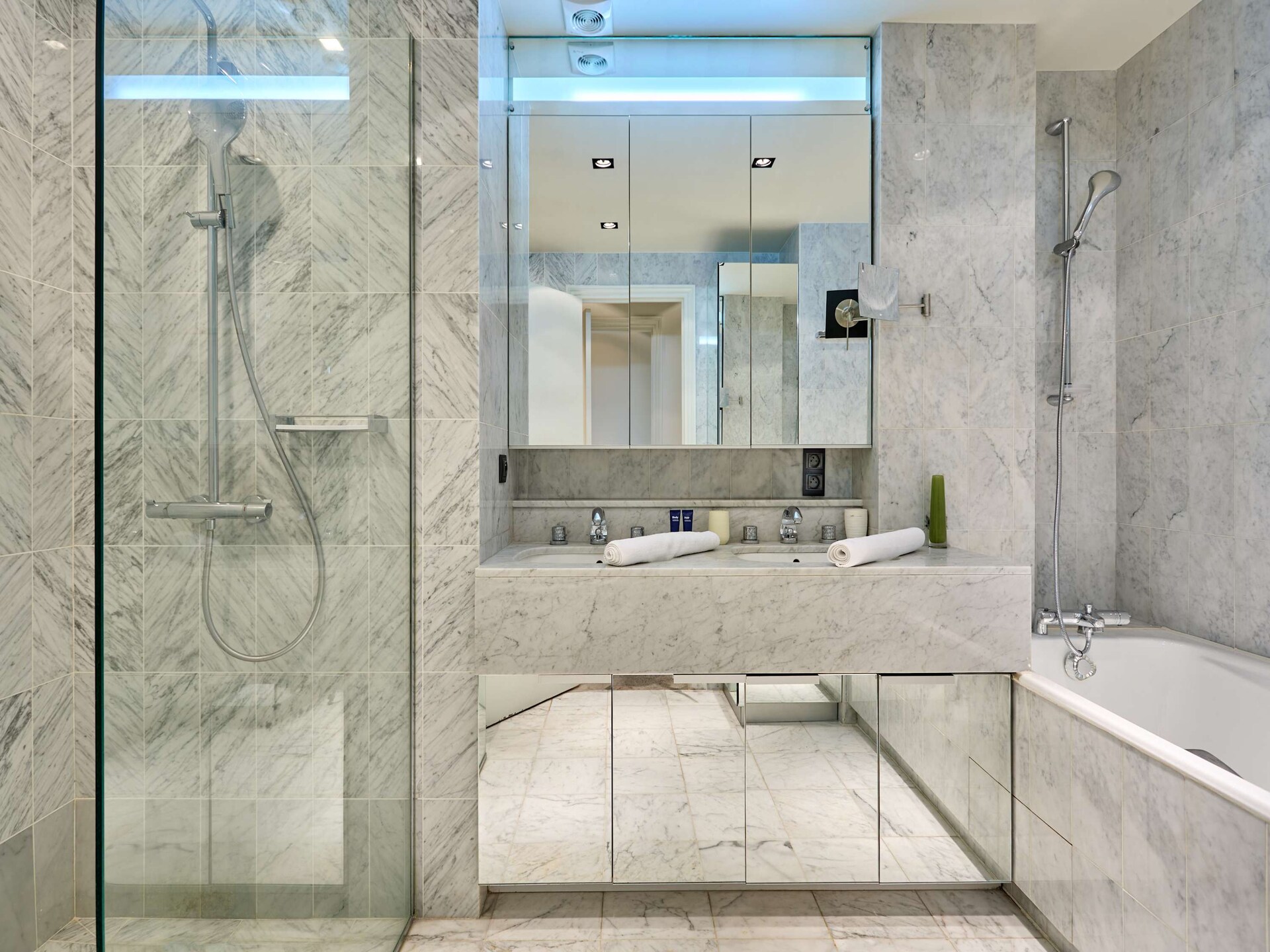 Luxe appartement 111m² met terras aan Boulevard Maurice Barrès, Neuilly-sur-Seine - foto 12