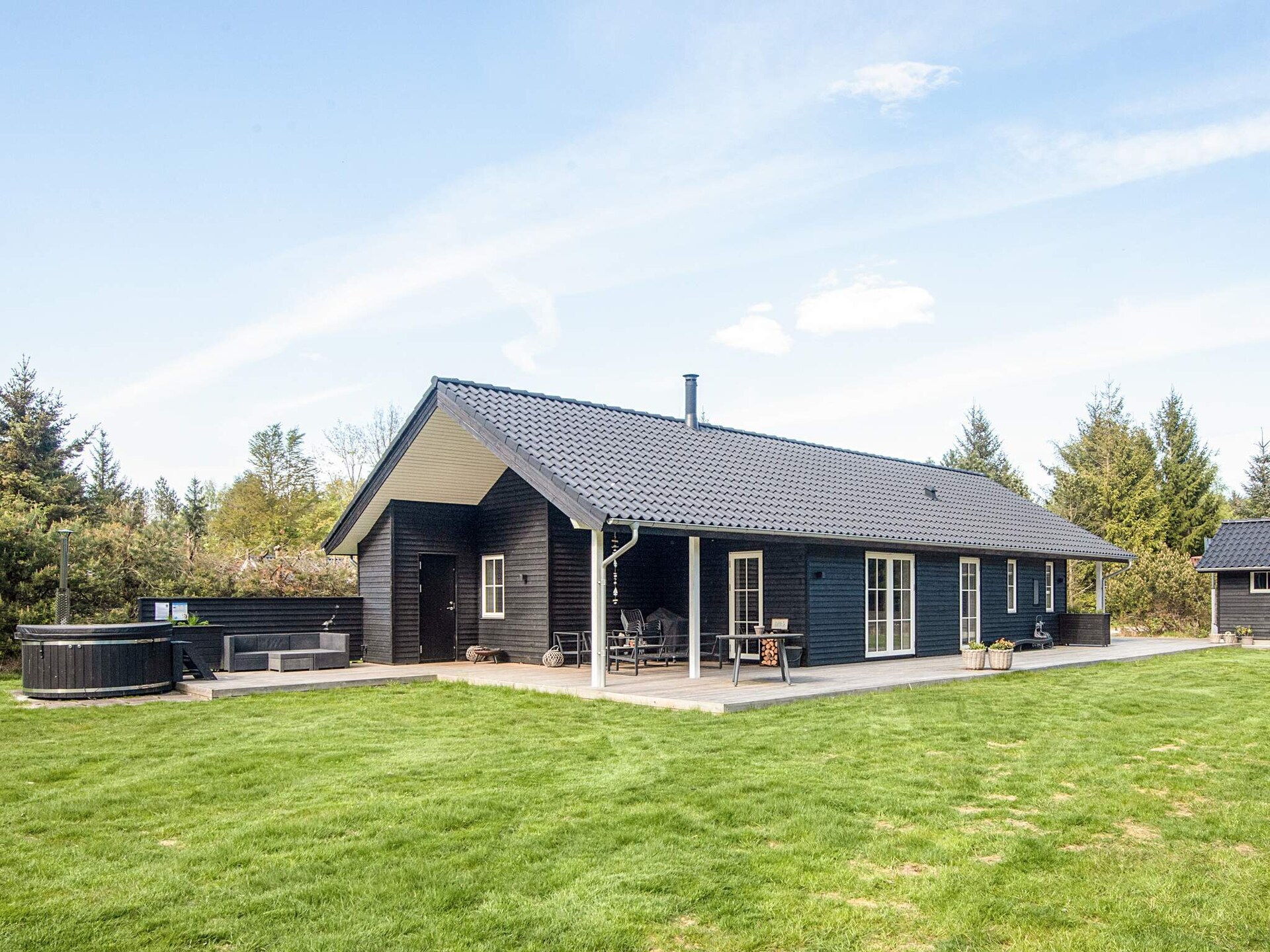 Modern vrijstaand huis met sauna, hottub en laadpaal nabij kust Brovst - foto 1