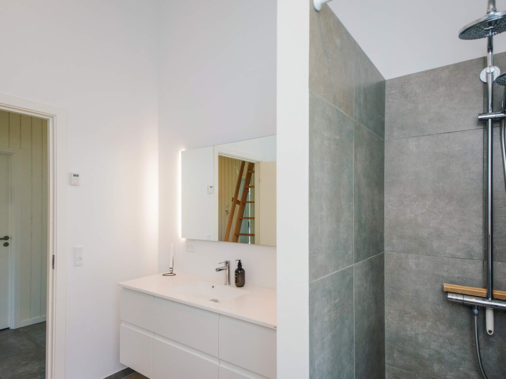 Modern vrijstaand huis met sauna, hottub en laadpaal nabij kust Brovst - foto 17