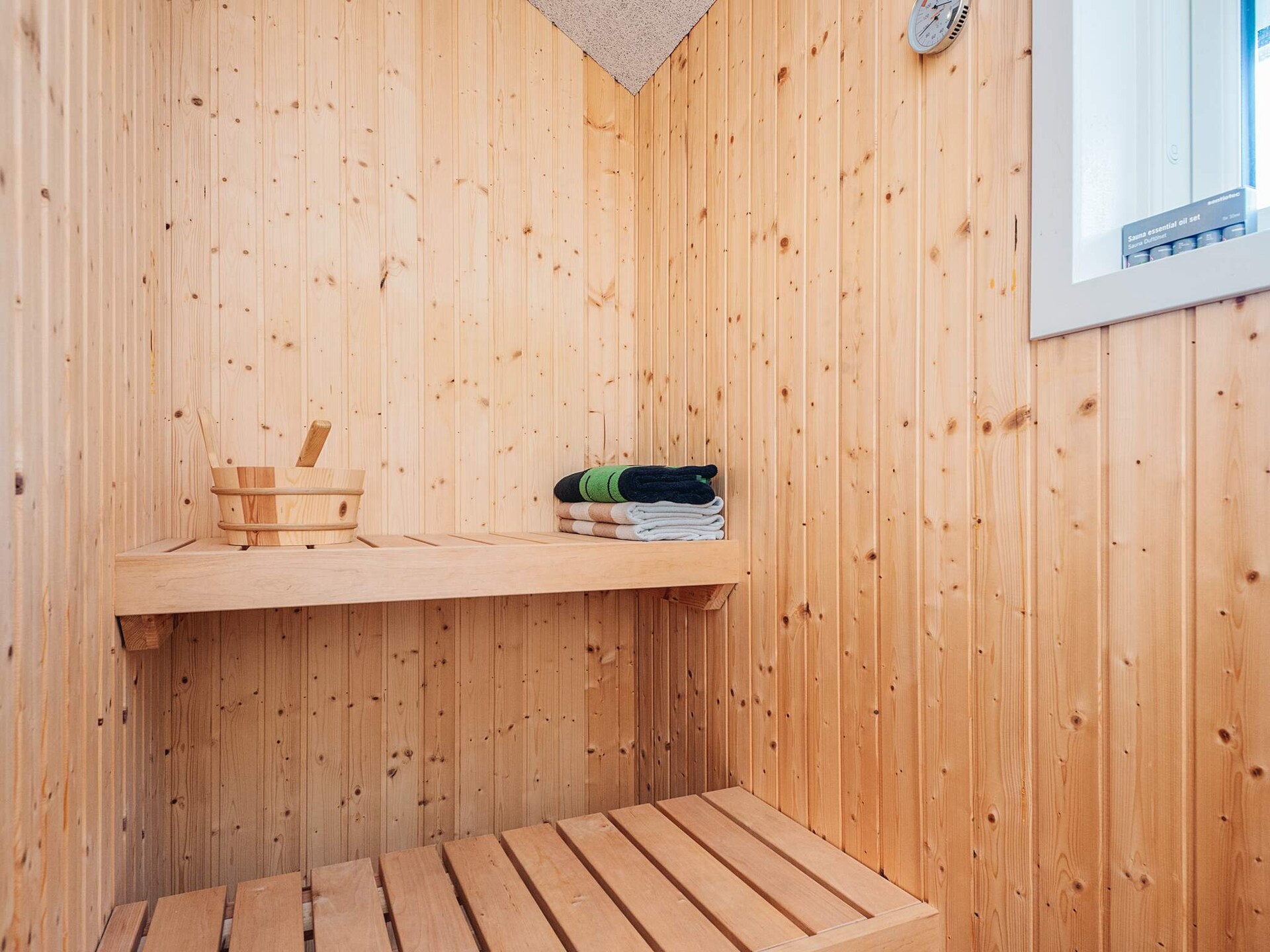 Modern vrijstaand huis met sauna, hottub en laadpaal nabij kust Brovst - foto 23