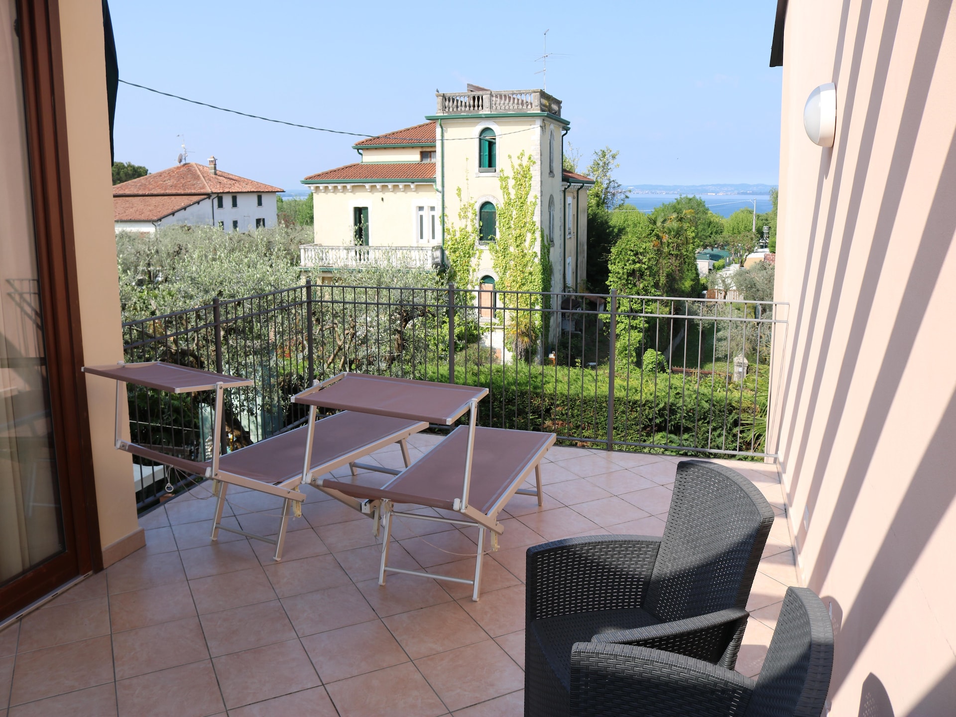 Vakantiehuis op 550 m van het meer in het centrum van Lazise - foto 1
