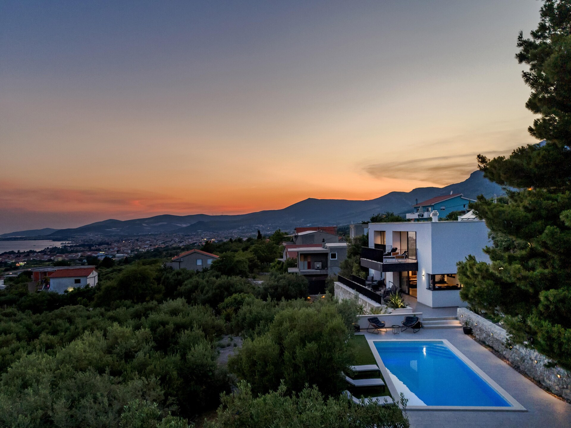 Ruime villa met privézwembad, sauna en zeezicht bij Split - foto 51