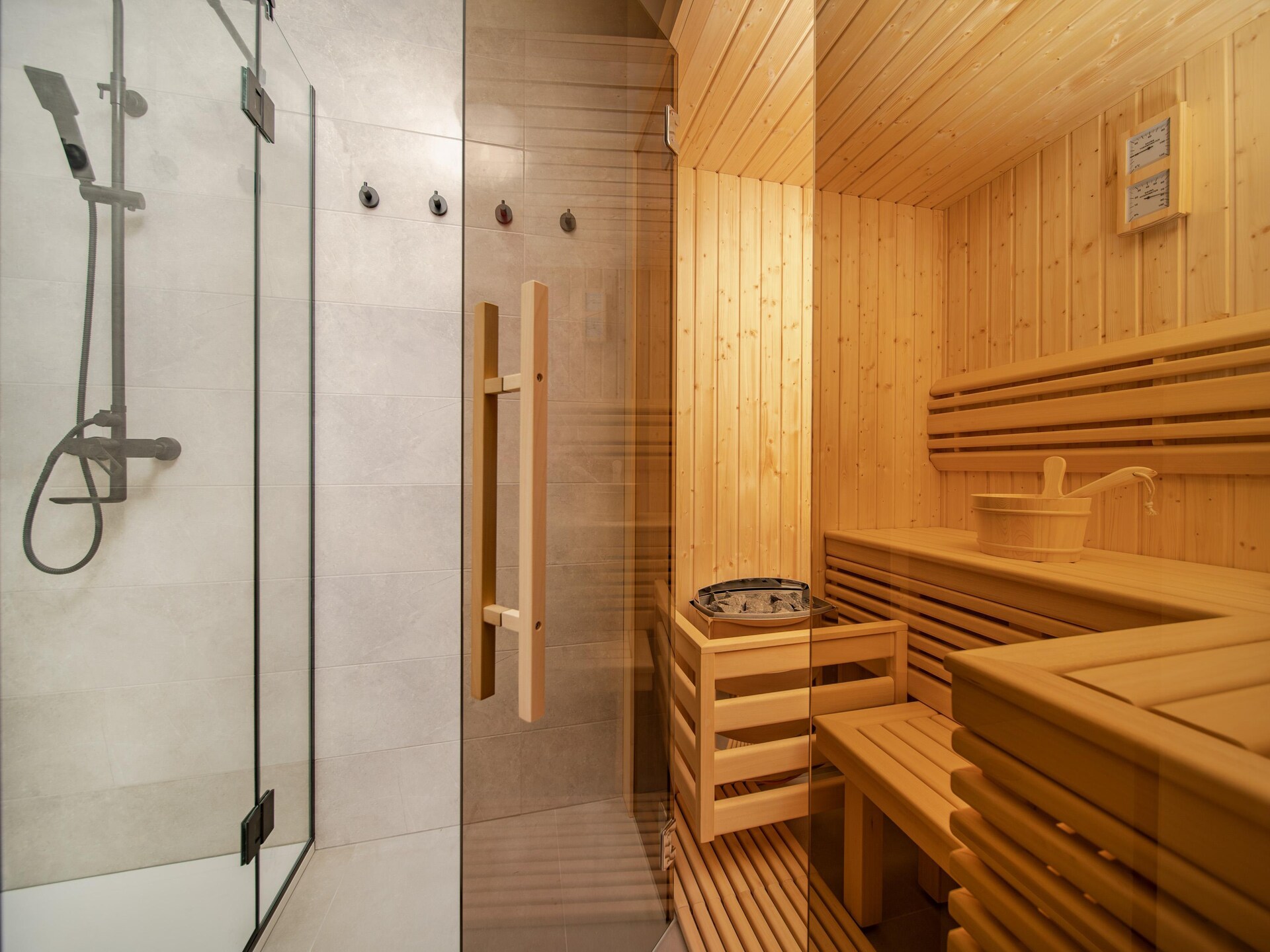 Ruime villa met privézwembad, sauna en zeezicht bij Split - foto 59
