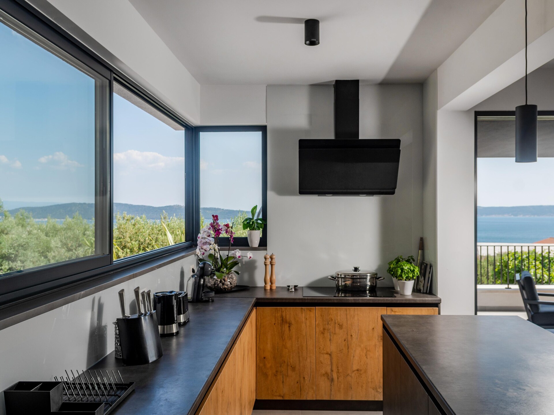 Ruime villa met privézwembad, sauna en zeezicht bij Split - foto 4