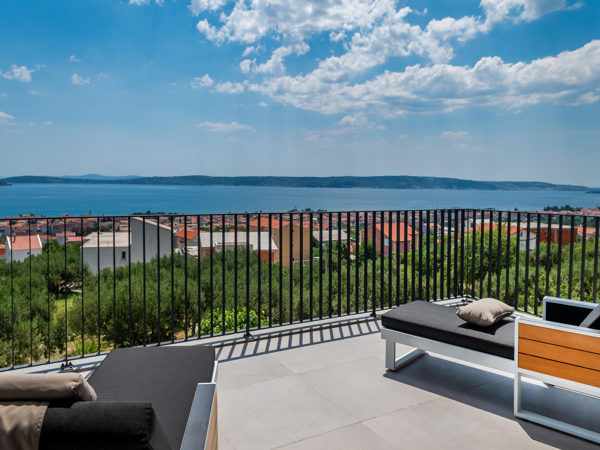 Ruime villa met privézwembad, sauna en zeezicht bij Split - foto 49