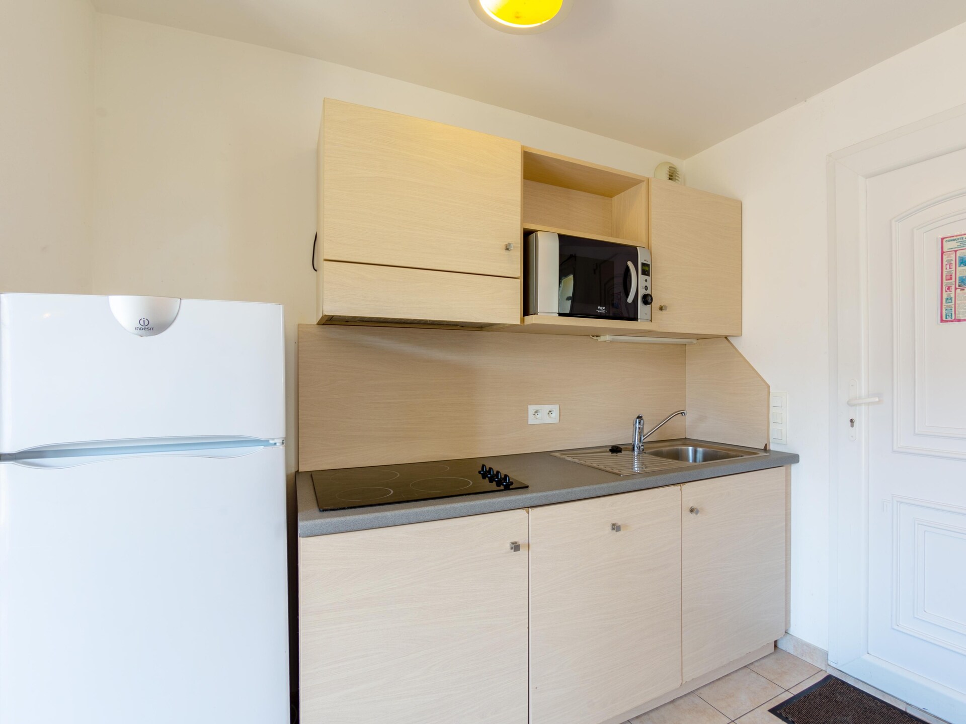Appartement aan zee in Saint-Nic met verwarmd binnenzwempool en balkon - foto 18