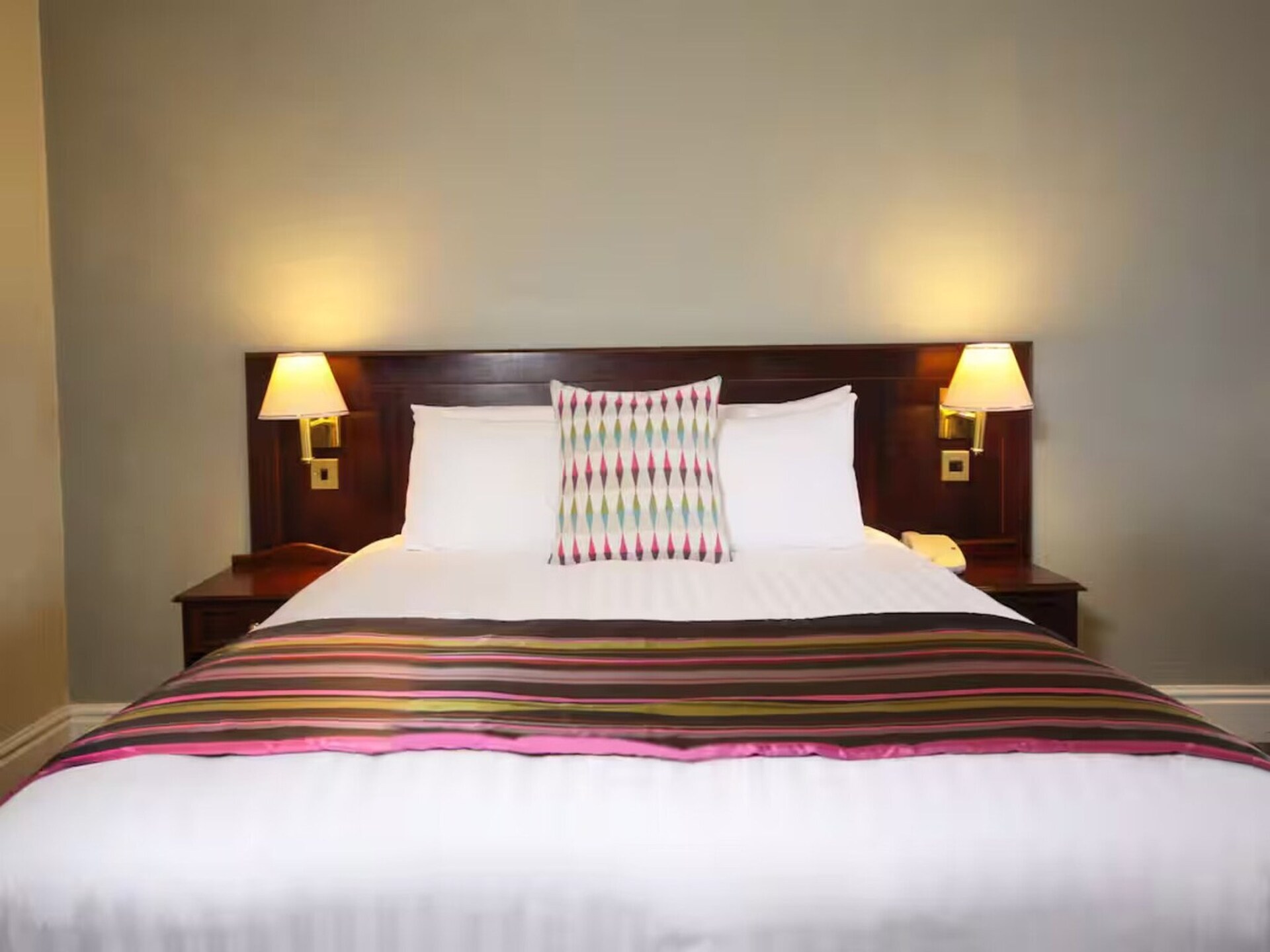 Comfortabele tweepersoonskamer nabij Coventry – gratis WiFi & parkeren - foto 11