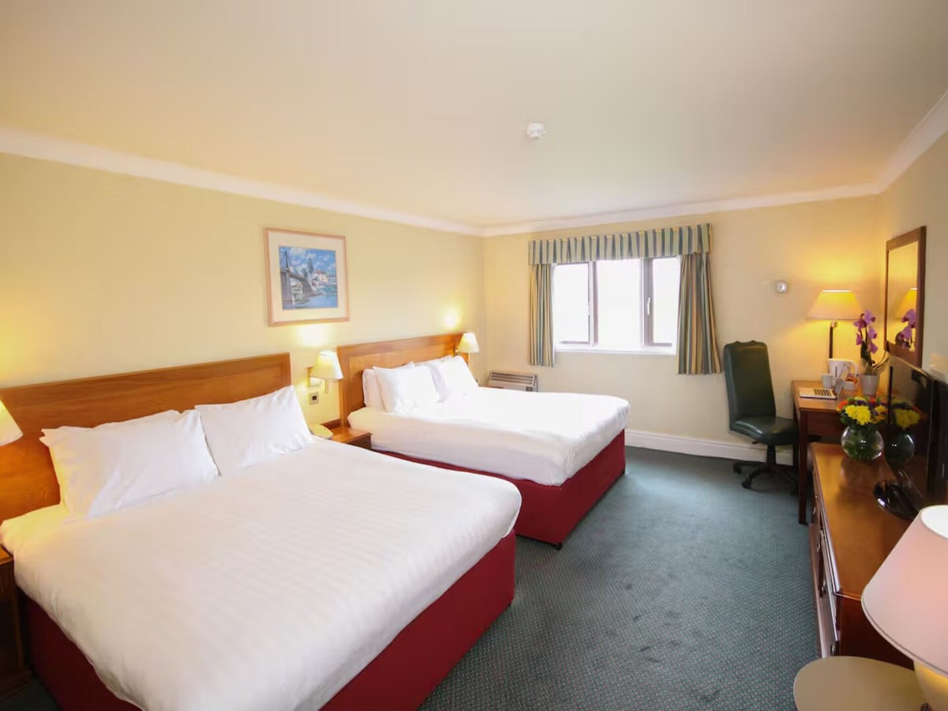 Comfortabele tweepersoonskamer nabij Coventry – gratis WiFi & parkeren - foto 9