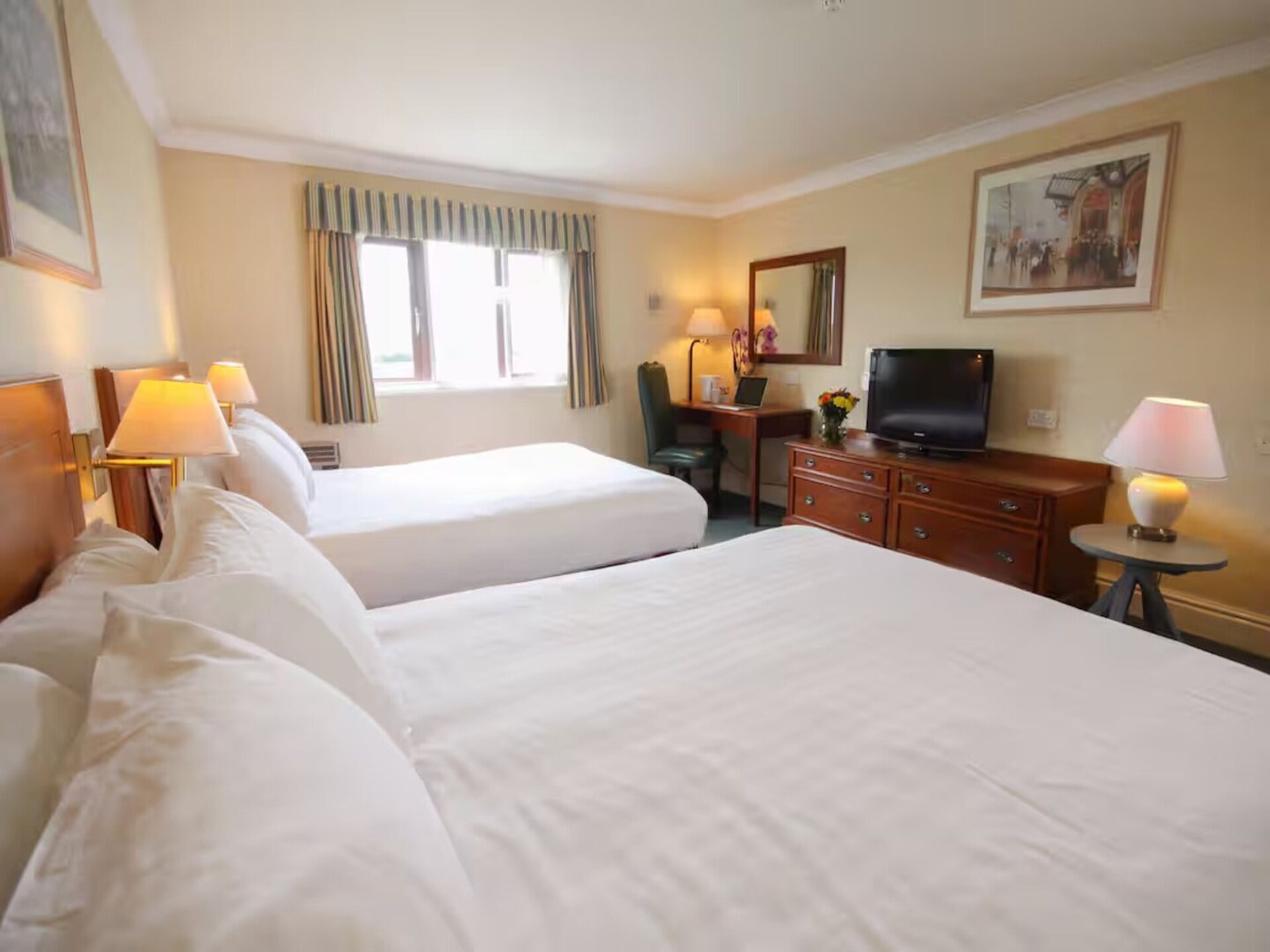 Comfortabele tweepersoonskamer nabij Coventry – gratis WiFi & parkeren - foto 8