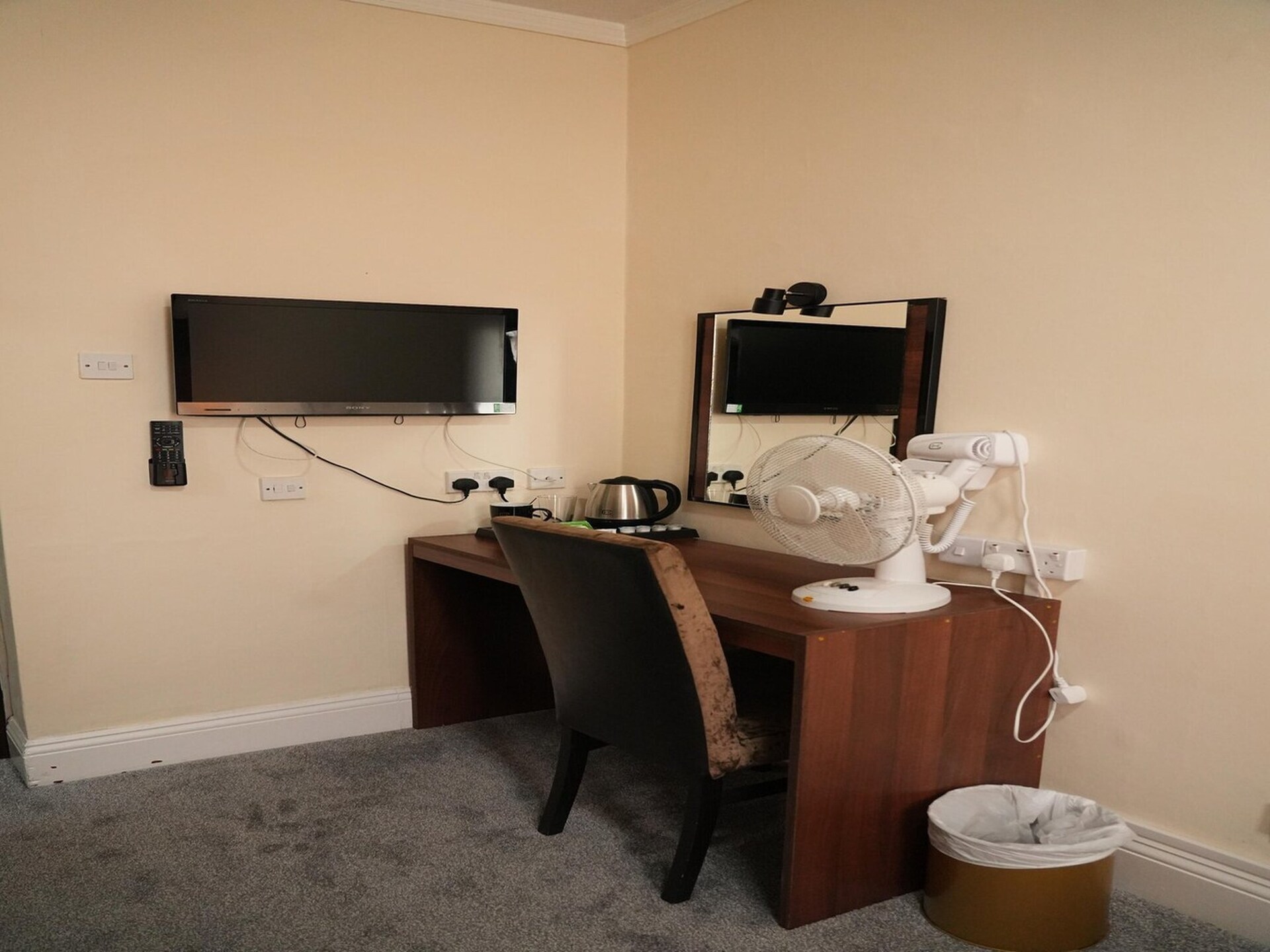 Compacte en moderne single room in hartje Derby met gratis wifi - foto 24