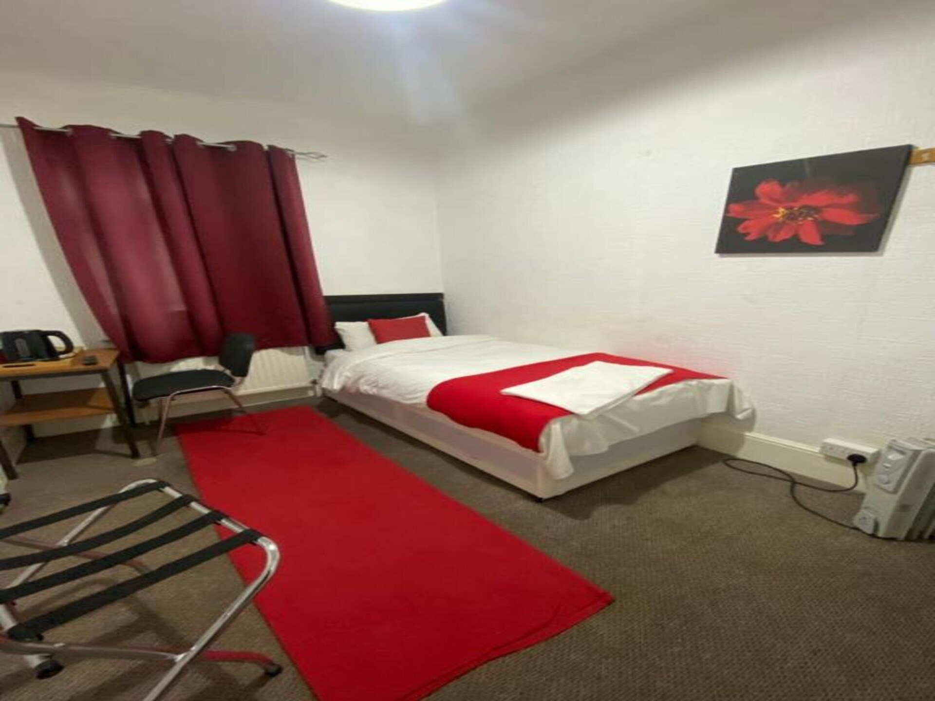 Compacte eenpersoonskamer met gedeelde badkamer in Ilford, vlakbij Londen - foto 9