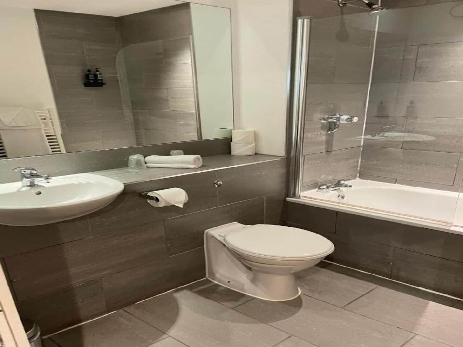 Compact Double Room in historisch Royal Hotel Cardiff - foto 33