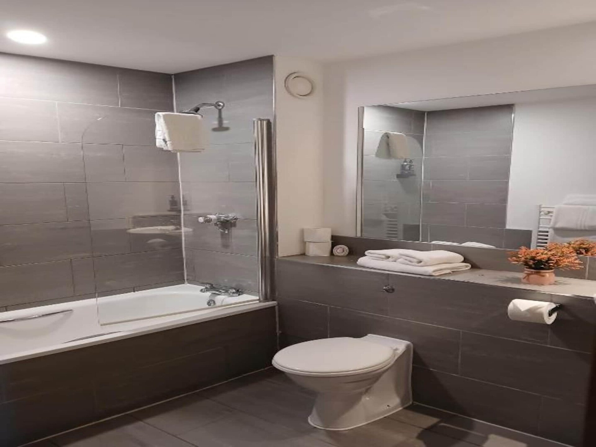 Compact Double Room in historisch Royal Hotel Cardiff - foto 36