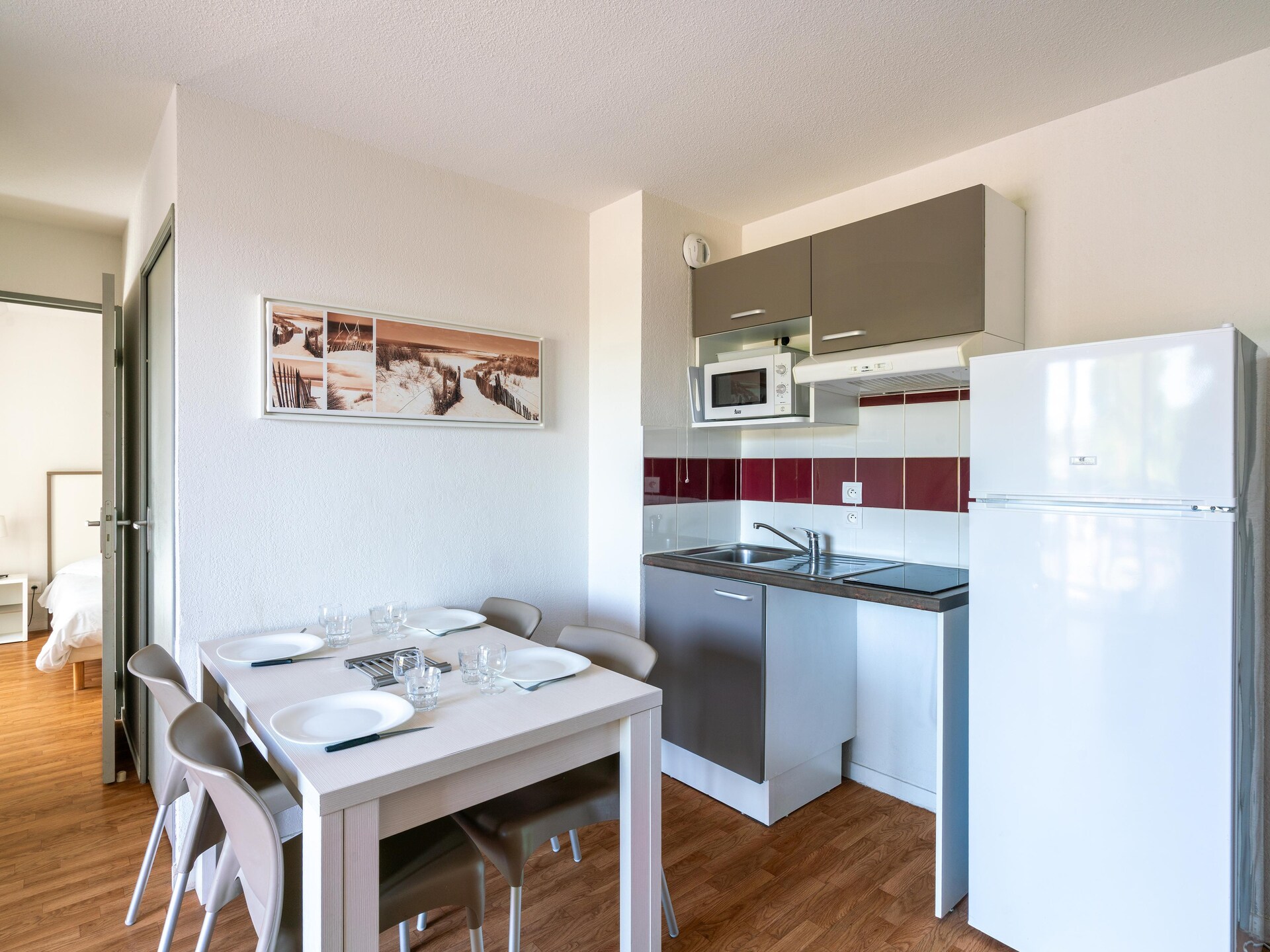 Licht appartement voor 6 in Parentis-en-Born met zwembad en airco - foto 3