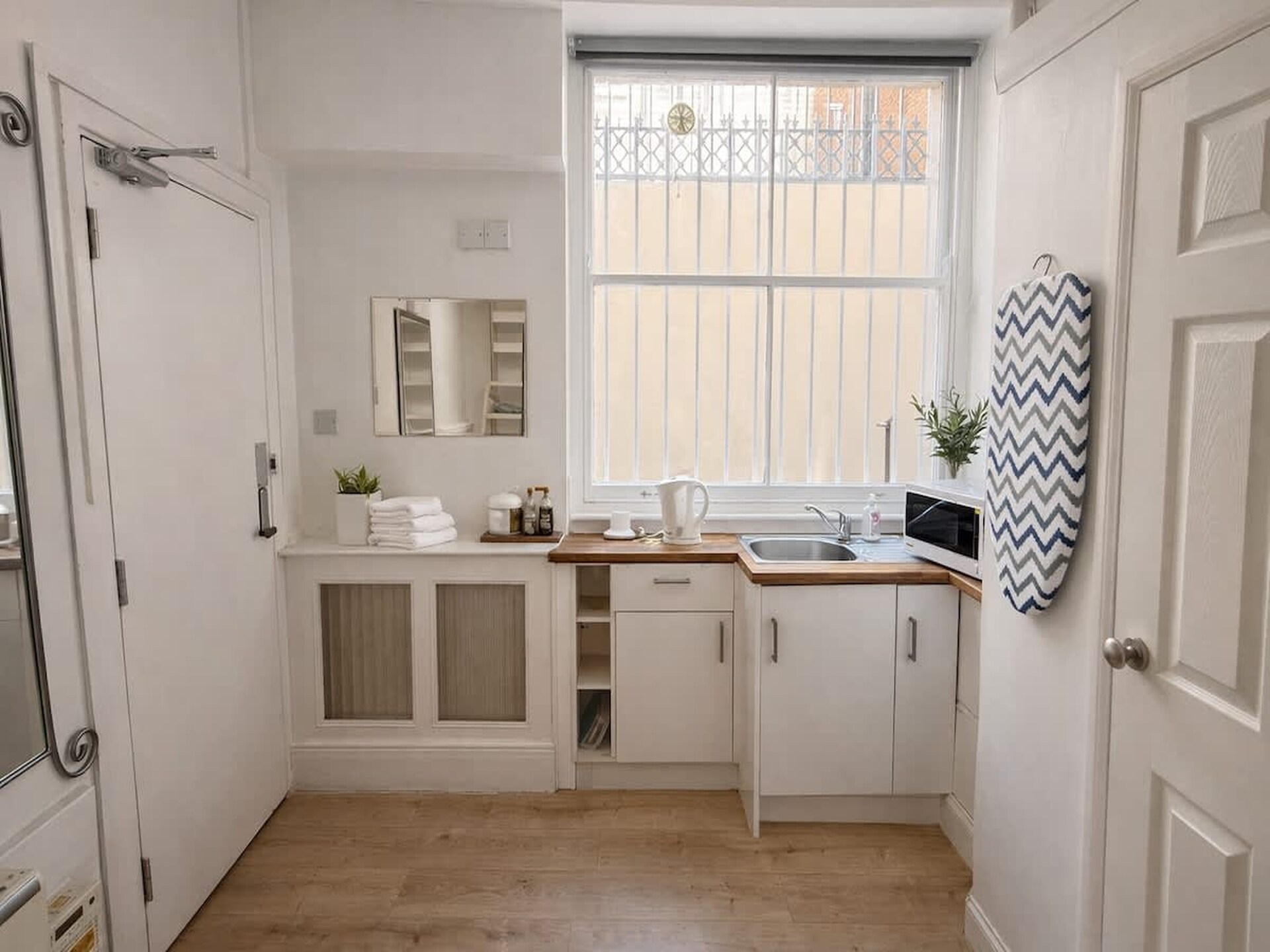 Compacte duplex studio met mezzanine in West Kensington, vlak bij metro - foto 2