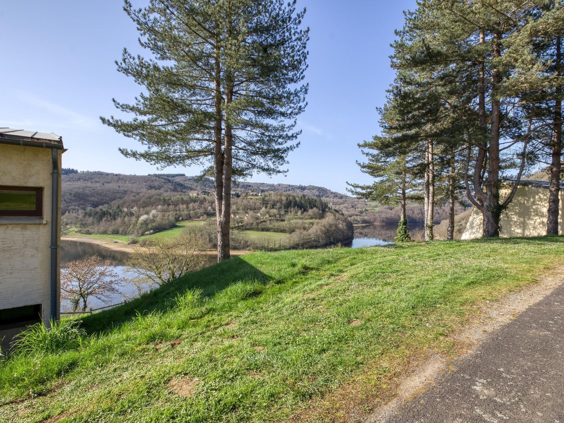 Appartement aan meer van Fades-Besserves met zwembad en uitzicht in Auvergne - foto 27