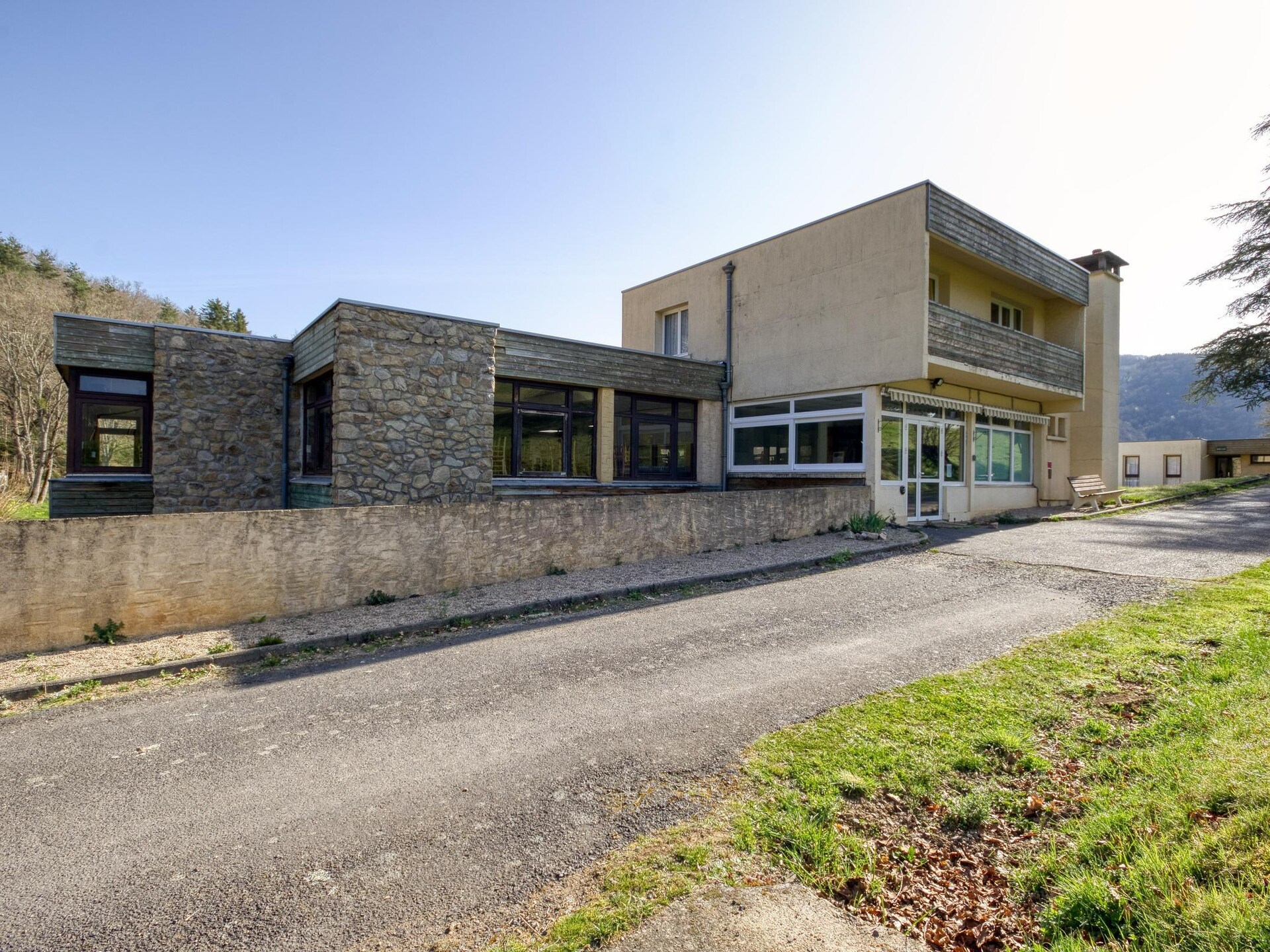 Appartement aan meer van Fades-Besserves met zwembad en uitzicht in Auvergne - foto 14