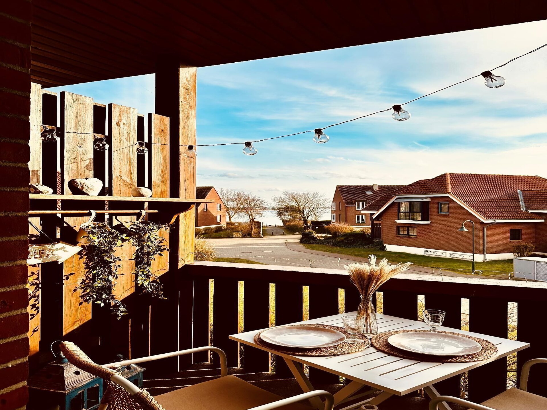 Licht appartement met balkon nabij haven Lemkenhafen, 5 km van strand - foto 1