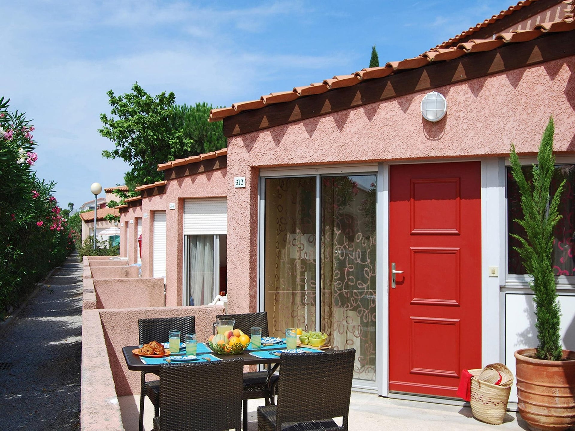 Les Jardins de Neptune 2 bedroom terraced apt sleeps 6 OTA - foto 1