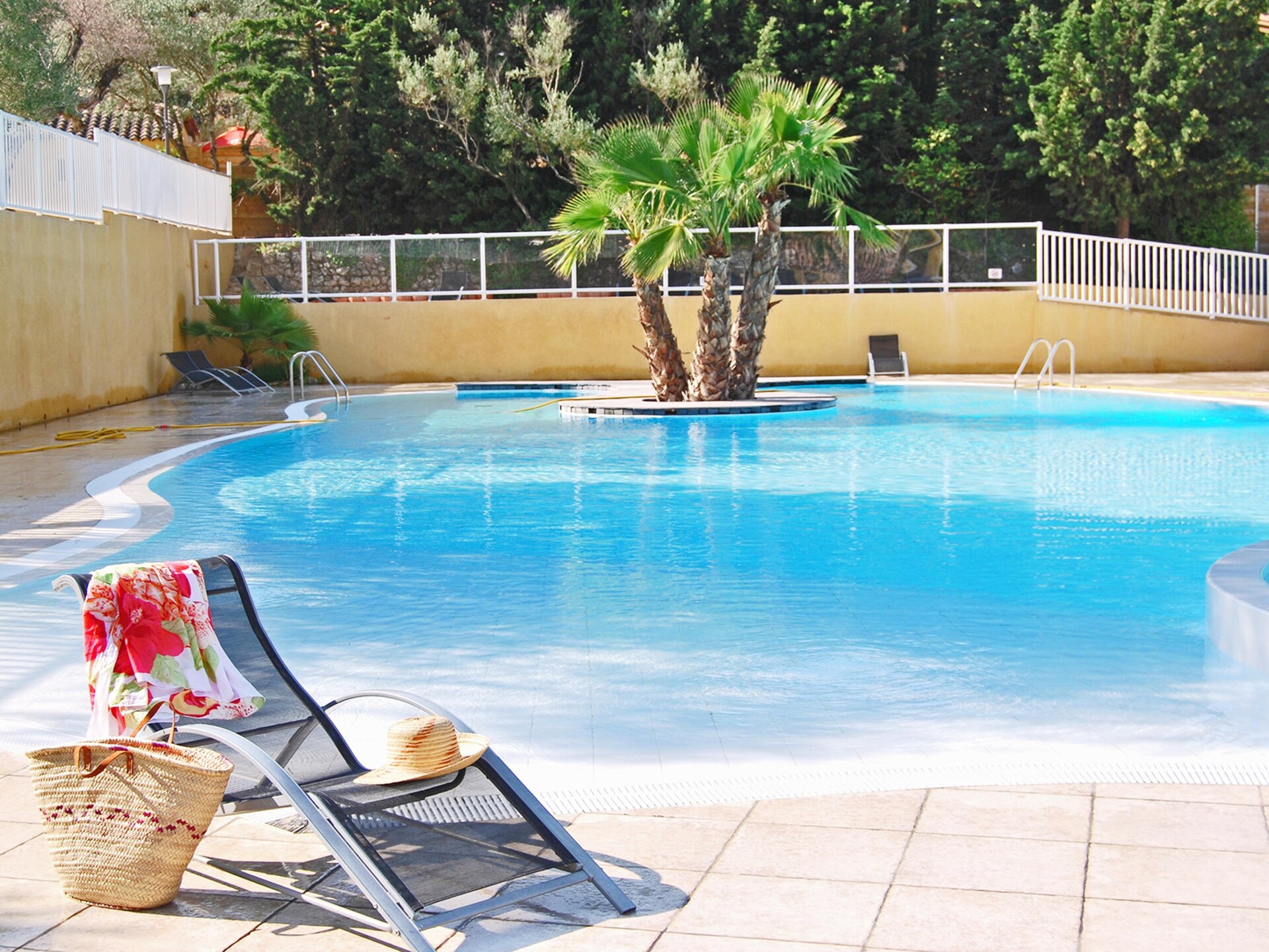 Knus vakantiehuis voor 6 in Solliès-Toucas met privétuin en zwembad - foto 2