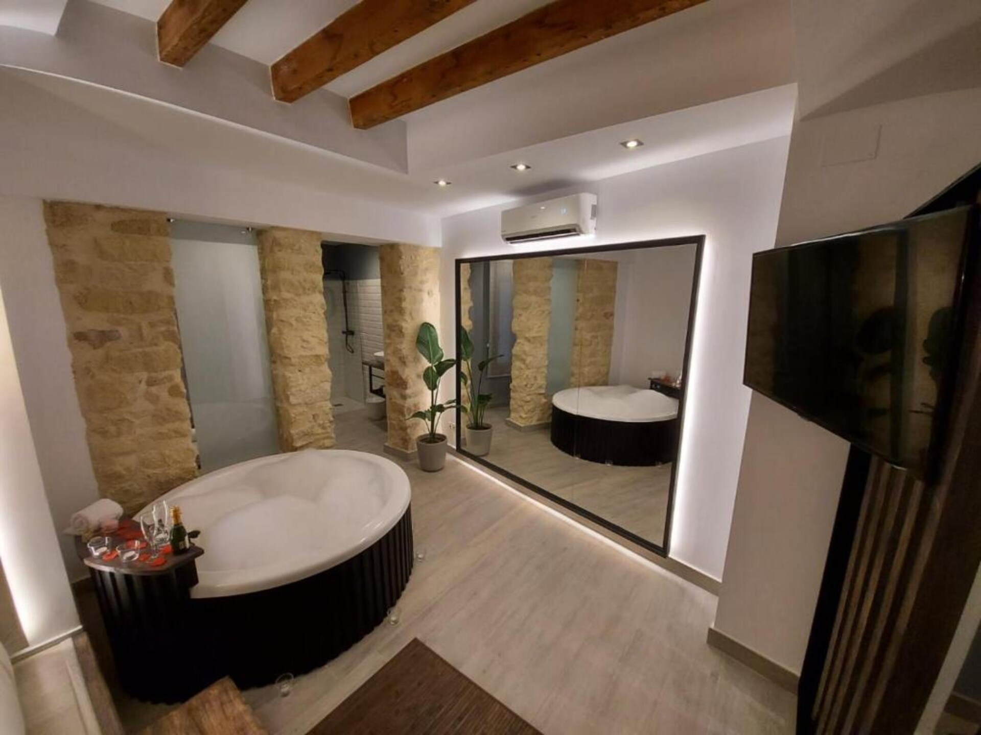 Luxe studio met jacuzzi op 1,3 km van het strand in Alicante - foto 15