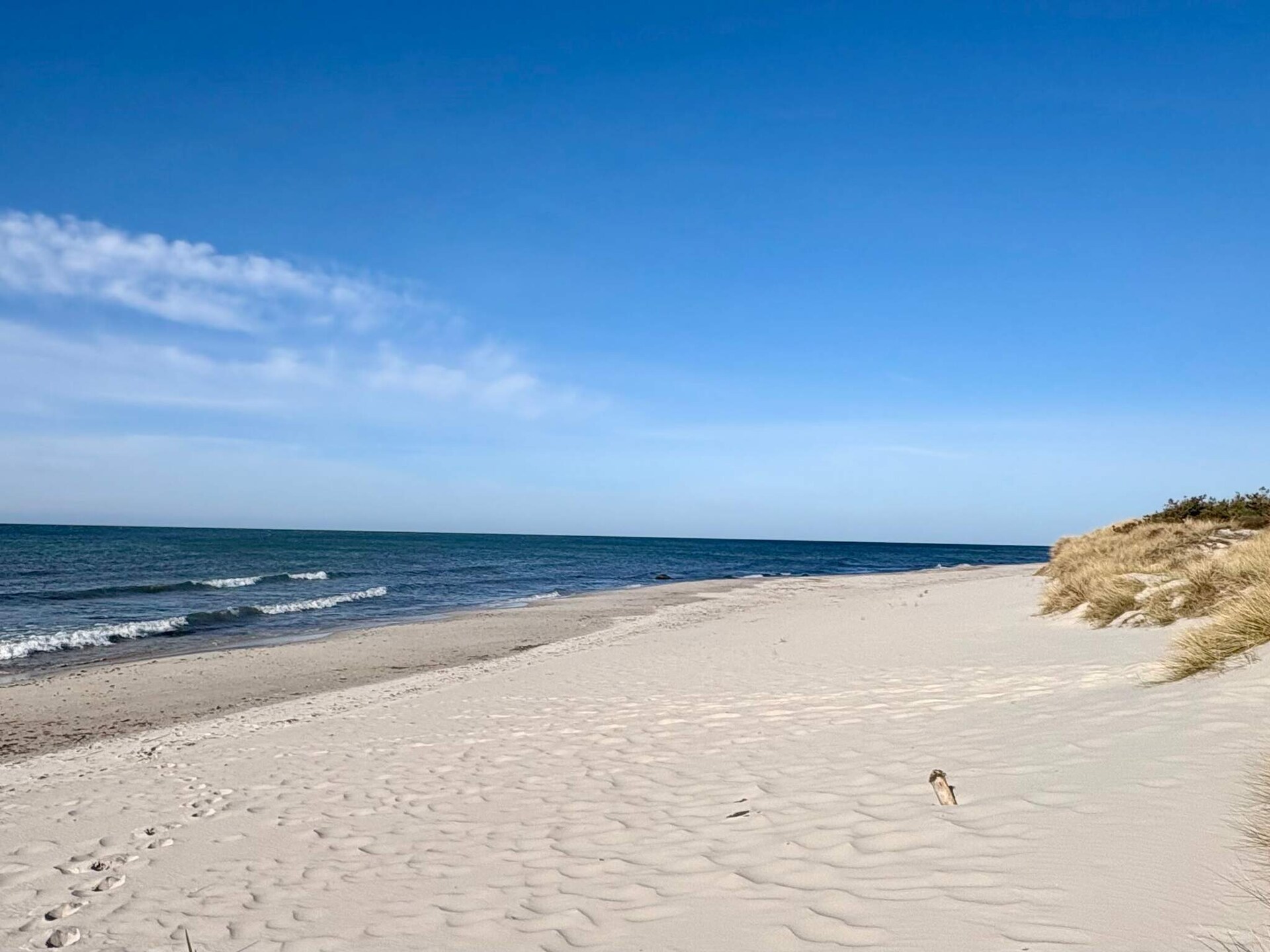 Vrijstaand vakantiehuis aan de golfbaan bij Aakirkeby, 250m van strand - foto 11
