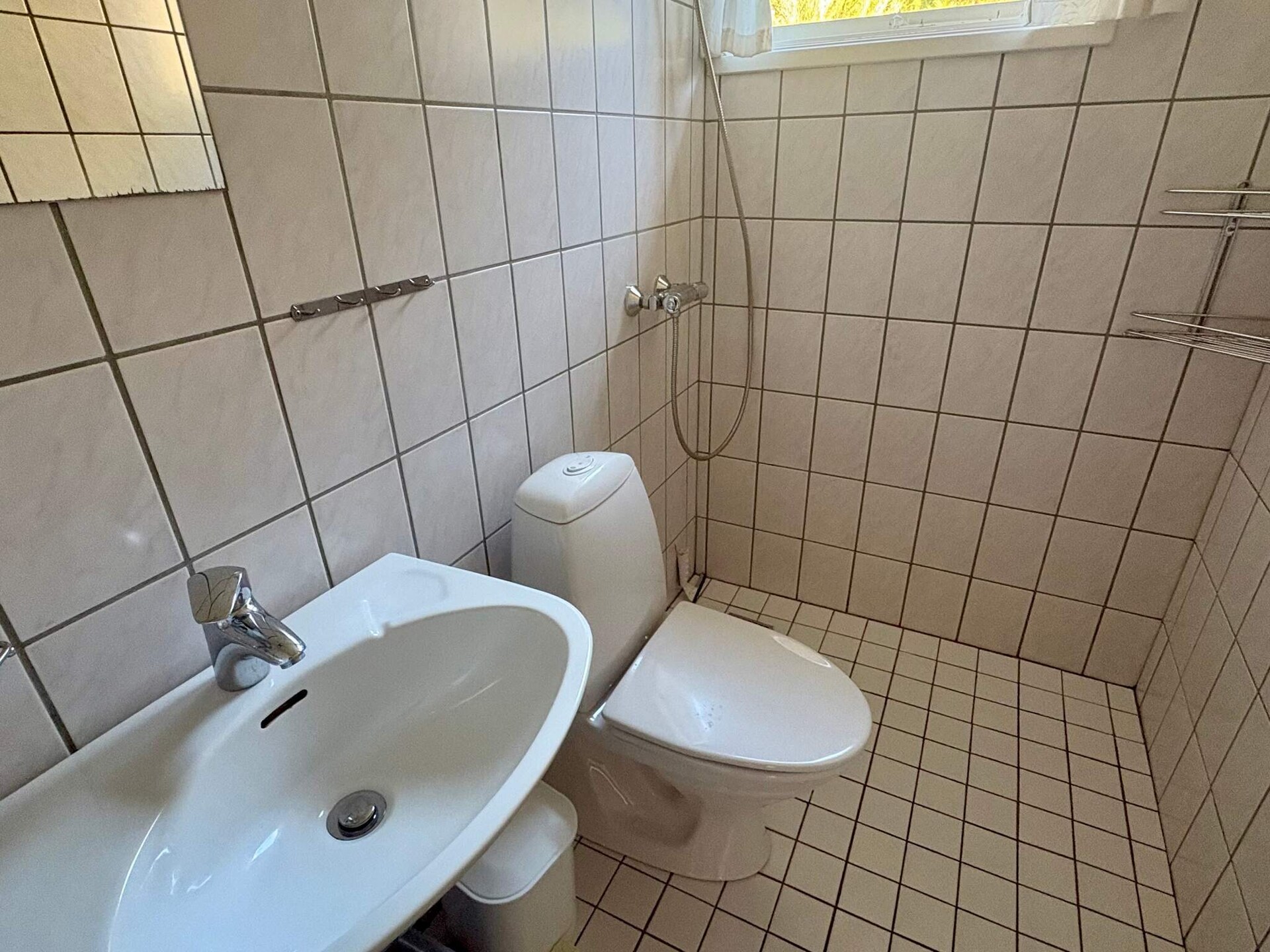 Vrijstaand vakantiehuis aan de golfbaan bij Aakirkeby, 250m van strand - foto 17