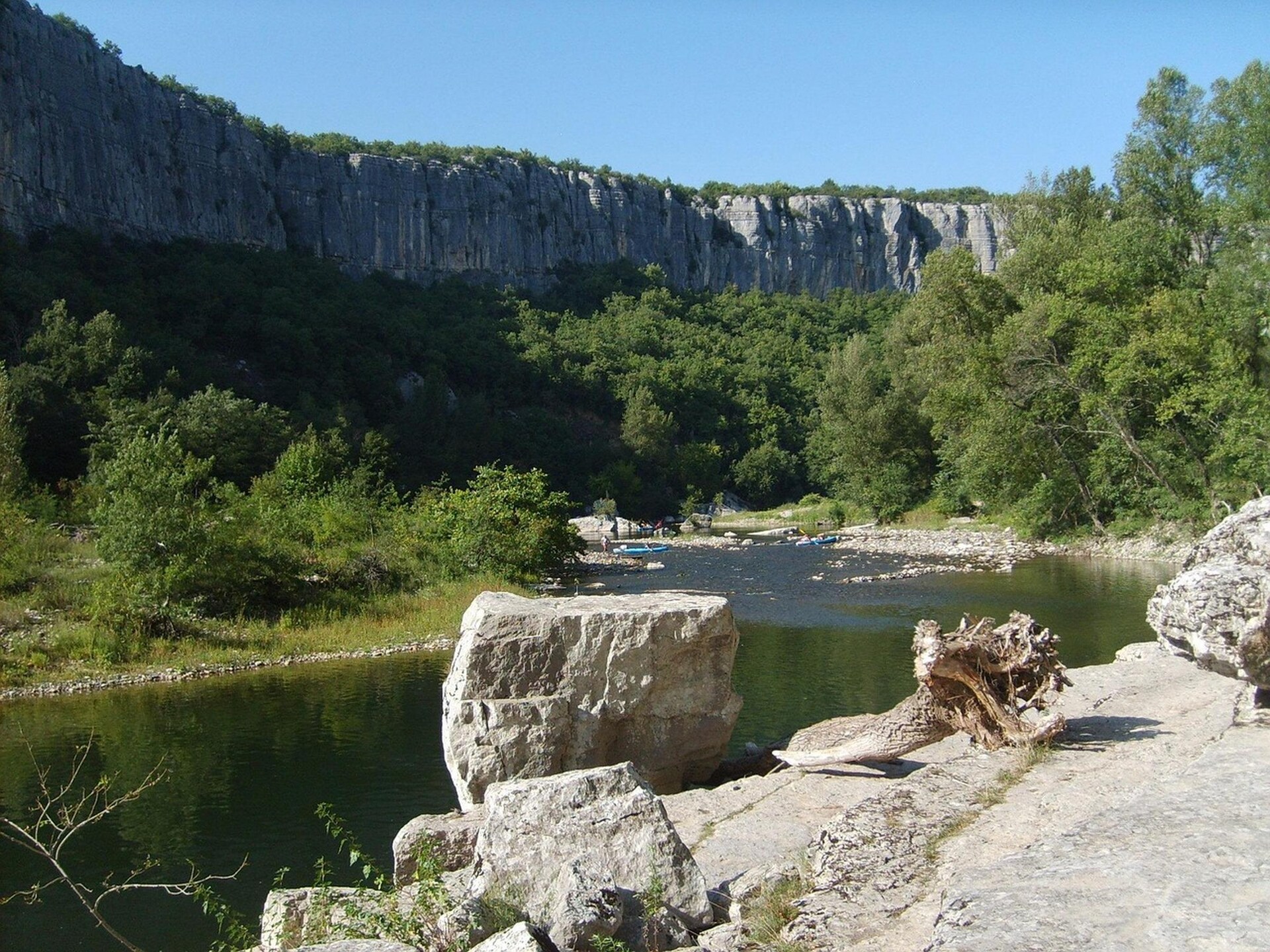 Vrijstaand huisje met mezzanine op Domaine des Vans in de Ardèche - foto 16