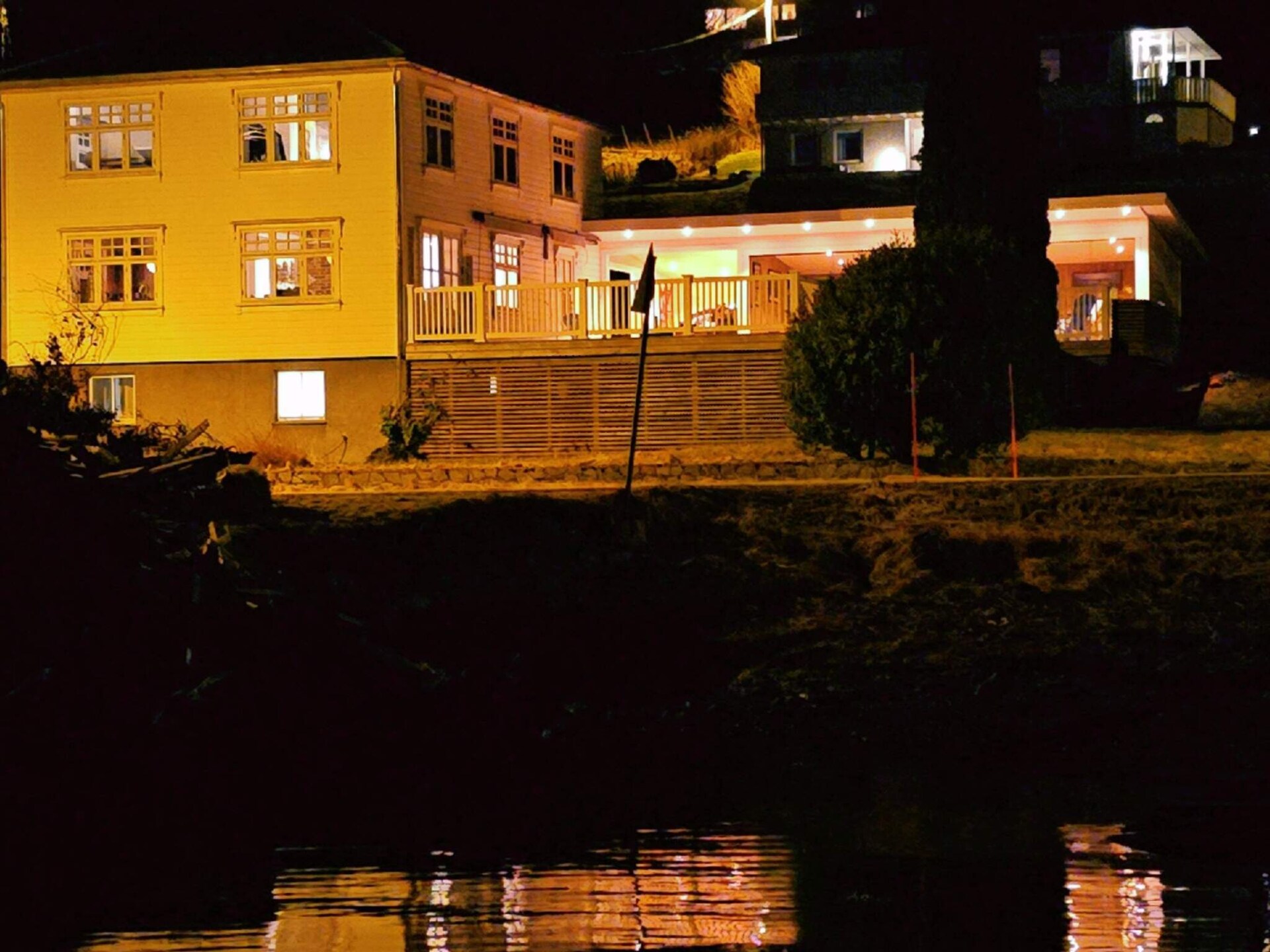 Ruim vakantiehuis voor 12 personen met fjordzicht, jacuzzi en skilift op 100m - foto 3