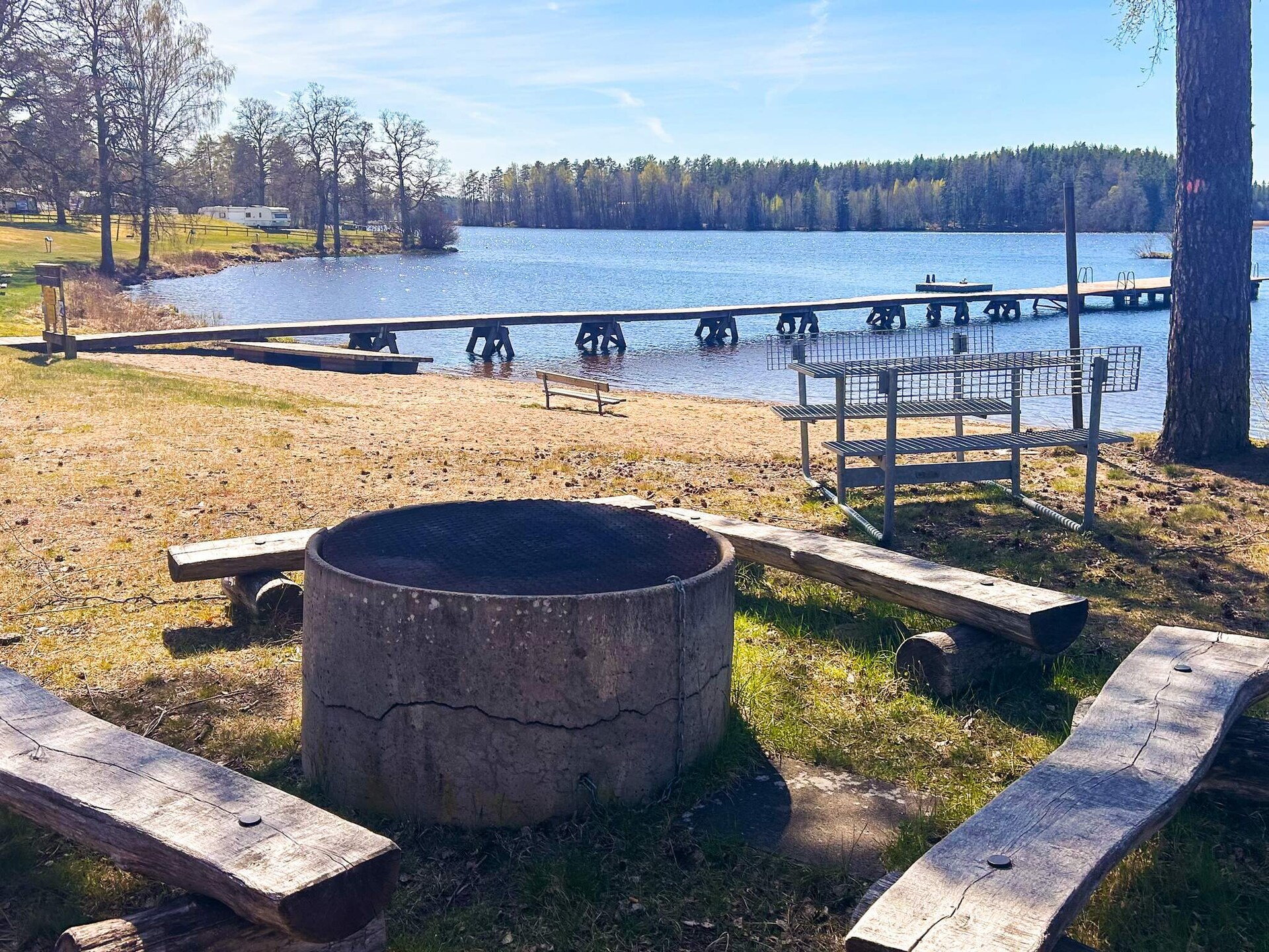Sfeervol gastenverblijf aan vijver bij Bodafors, Småland - foto 10