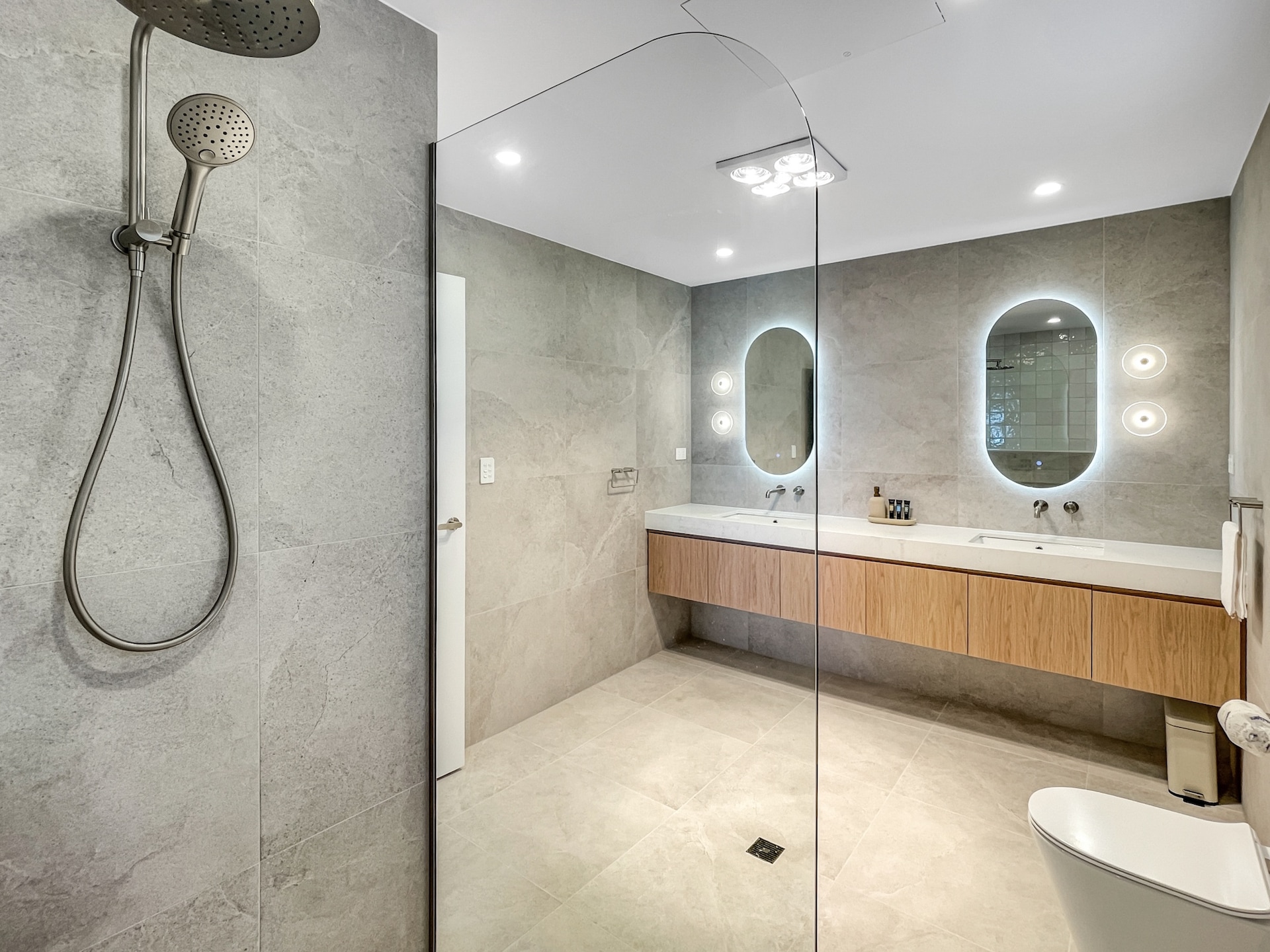 Ruim appartement met waterzicht in het hart van Batemans Bay - foto 14