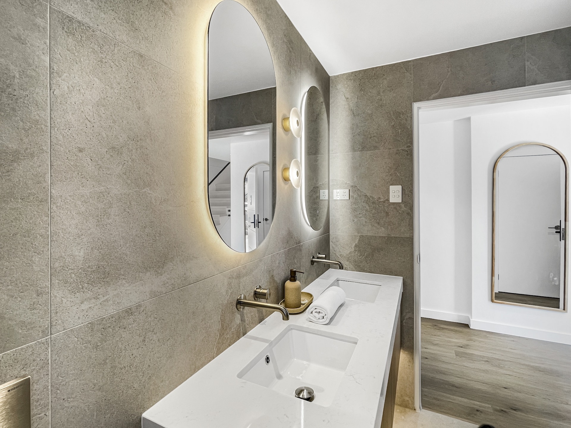 Ruim appartement met waterzicht in het hart van Batemans Bay - foto 17