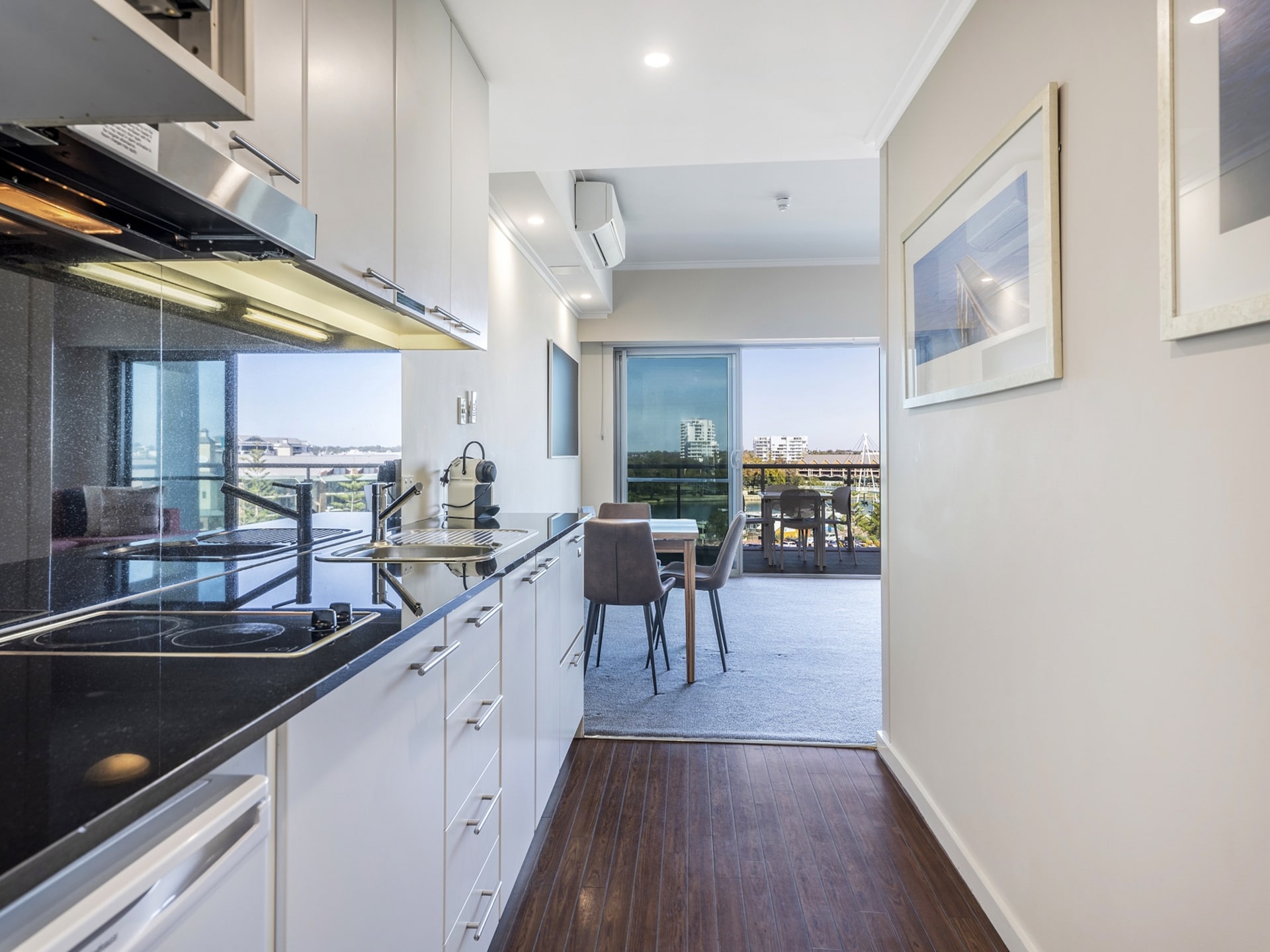 Modern appartement in Mandurah met uitzicht en bubbelbad - foto 3