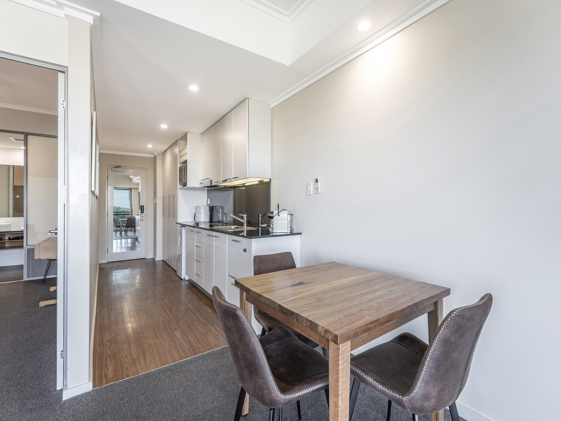 Modern appartement in Mandurah met uitzicht en bubbelbad - foto 5