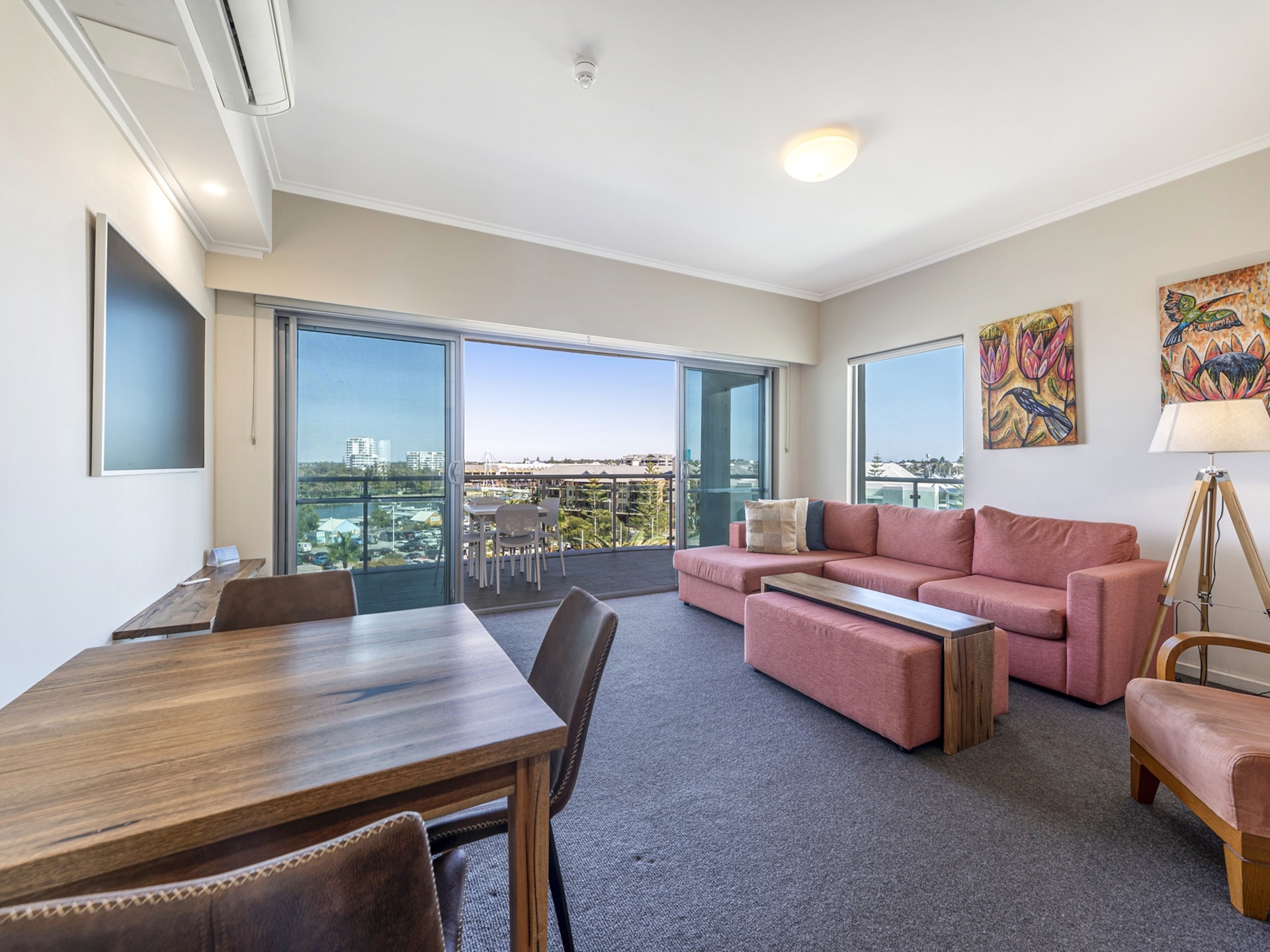 Modern appartement in Mandurah met uitzicht en bubbelbad - foto 9