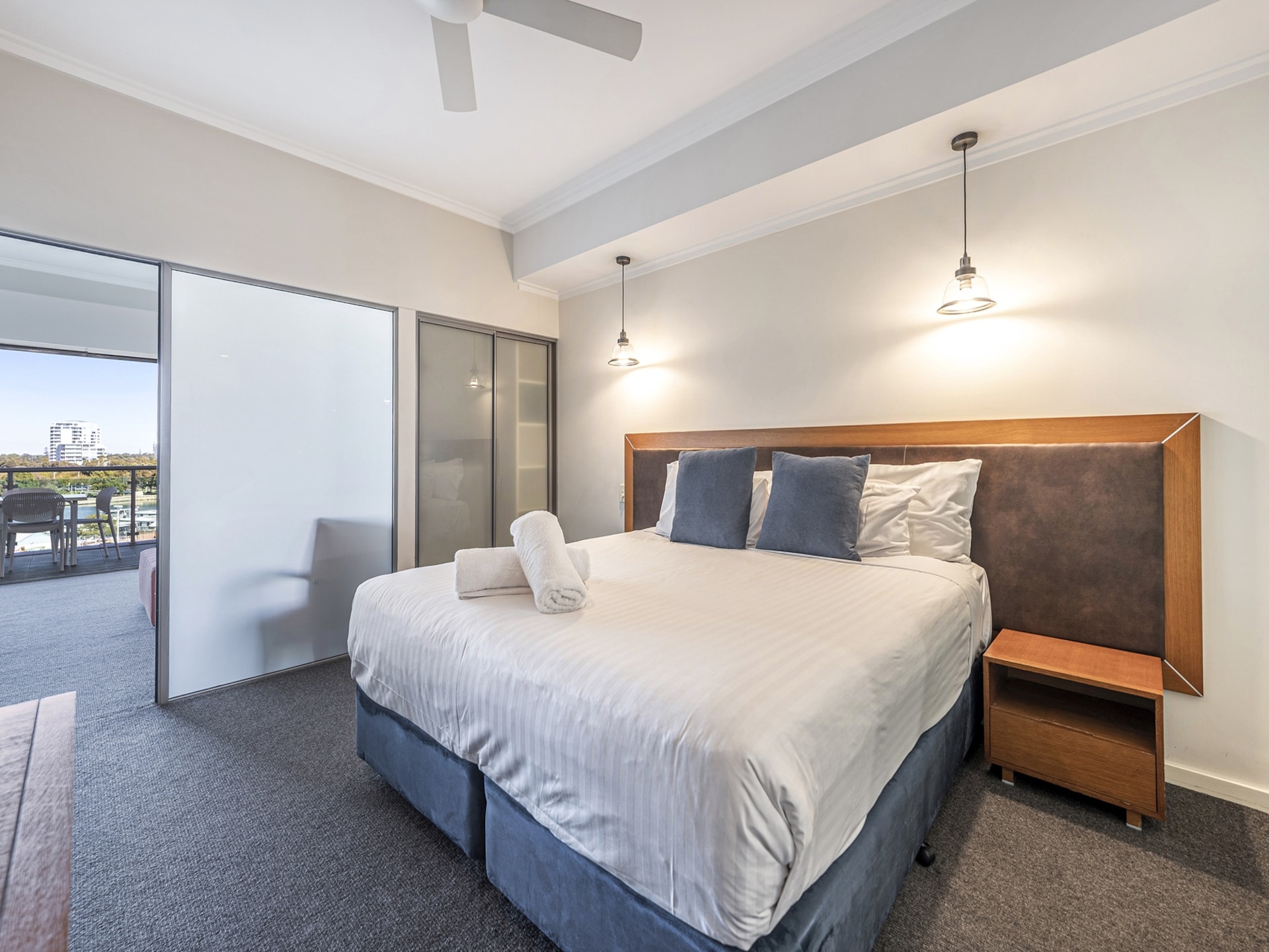 Modern appartement in Mandurah met uitzicht en bubbelbad - foto 10