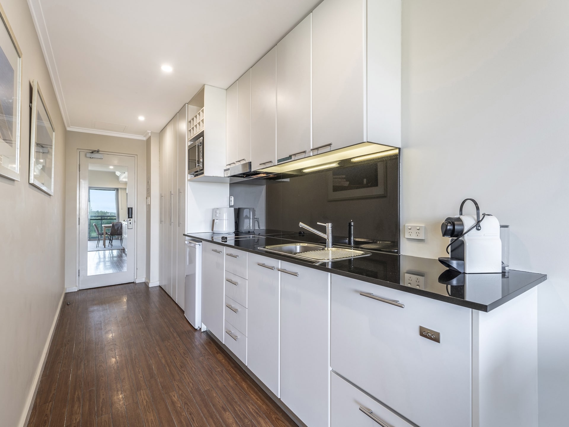 Modern appartement in Mandurah met uitzicht en bubbelbad - foto 14