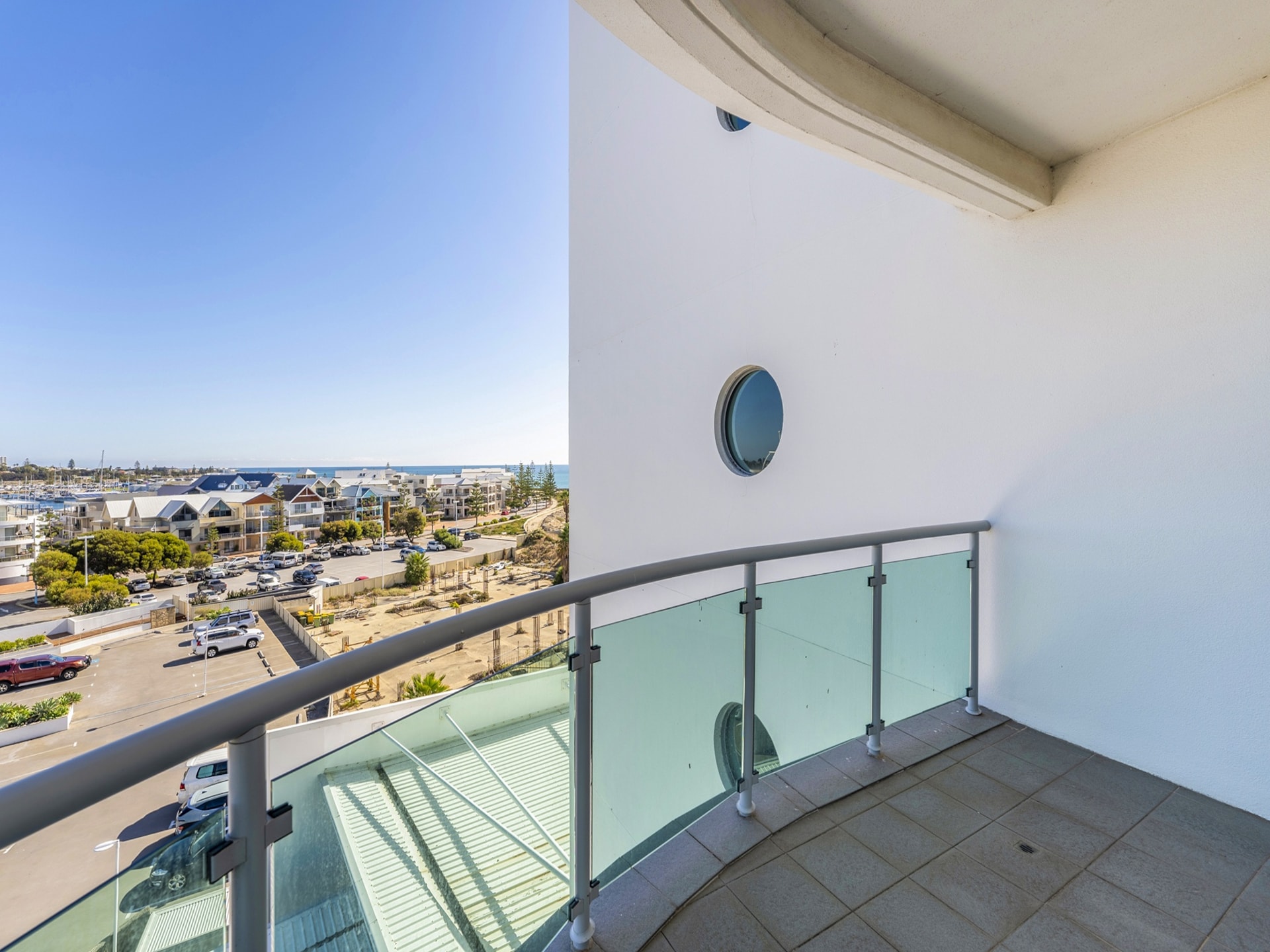 Modern appartement in Mandurah met uitzicht en bubbelbad - foto 18