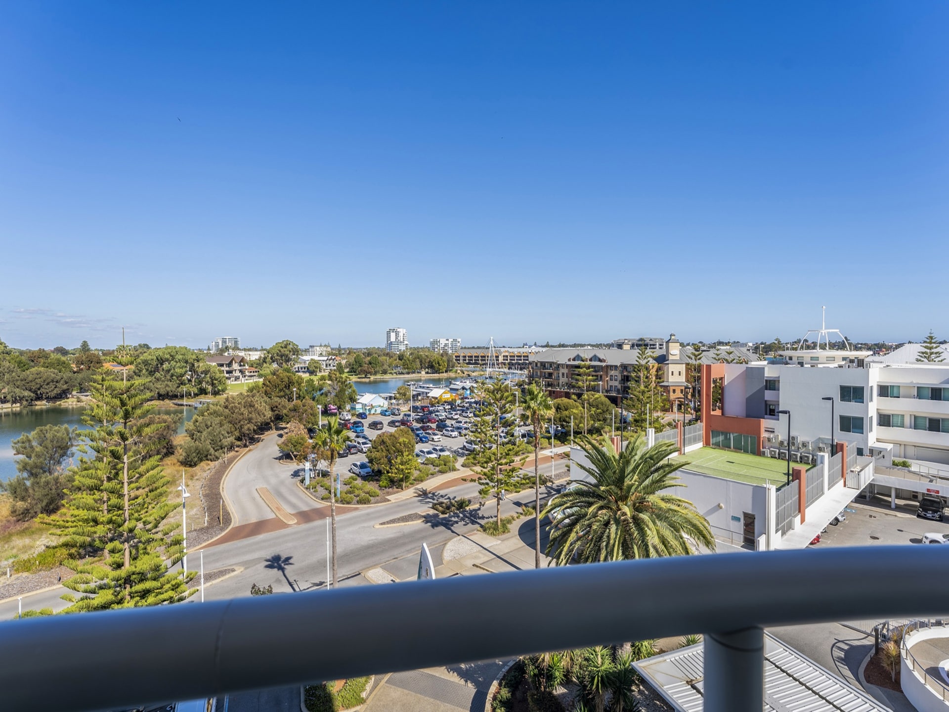Modern appartement in Mandurah met uitzicht en bubbelbad - foto 20