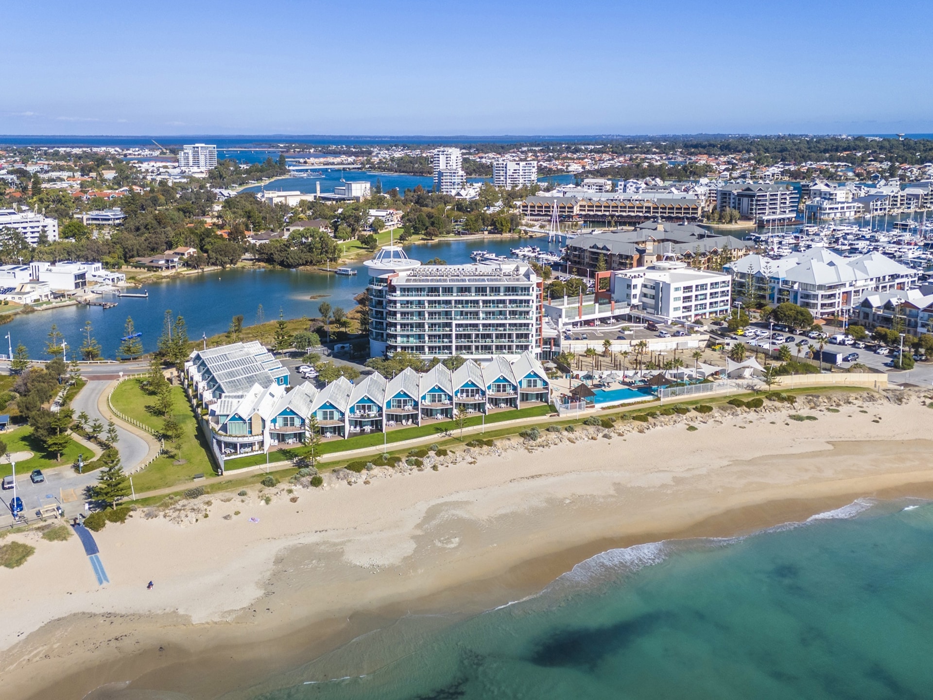 Modern appartement in Mandurah met uitzicht en bubbelbad - foto 23