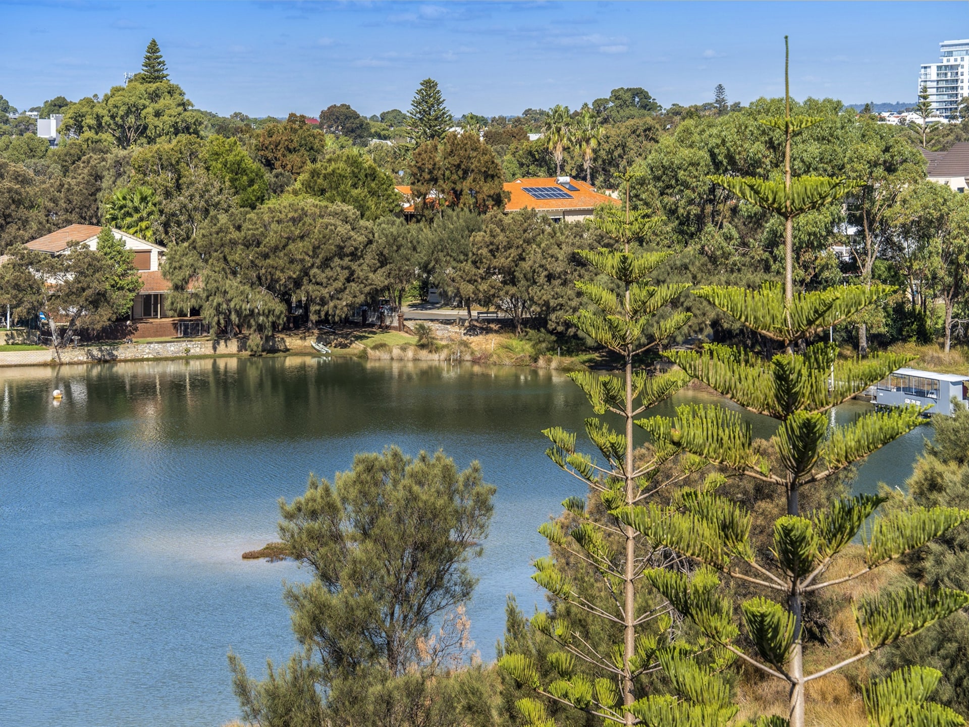Modern appartement in Mandurah met uitzicht en bubbelbad - foto 28