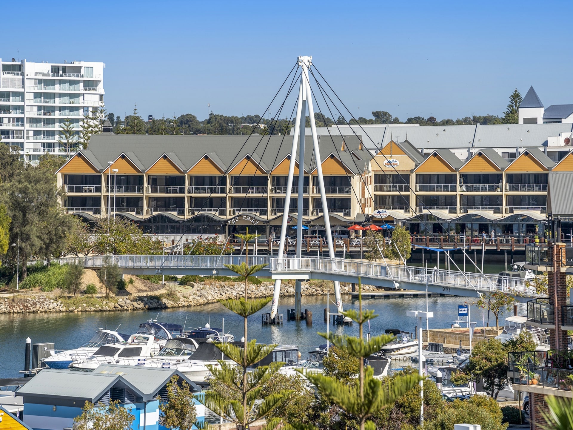 Modern appartement in Mandurah met uitzicht en bubbelbad - foto 29