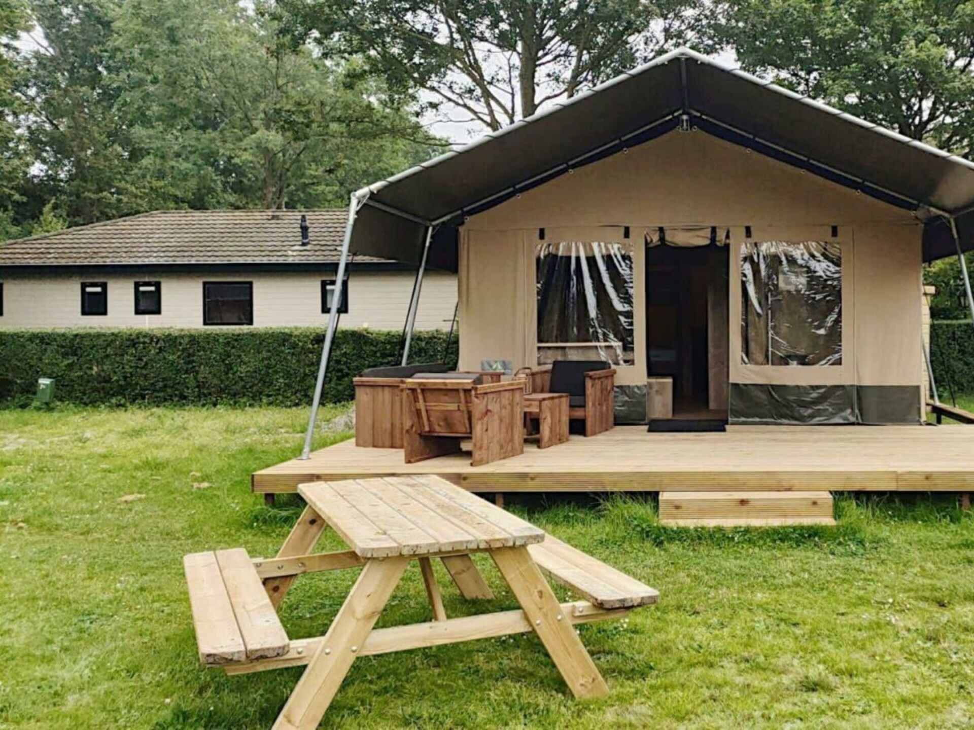 Ruime glamping lodge voor 6 personen in Noord-Scharwoude - foto 2