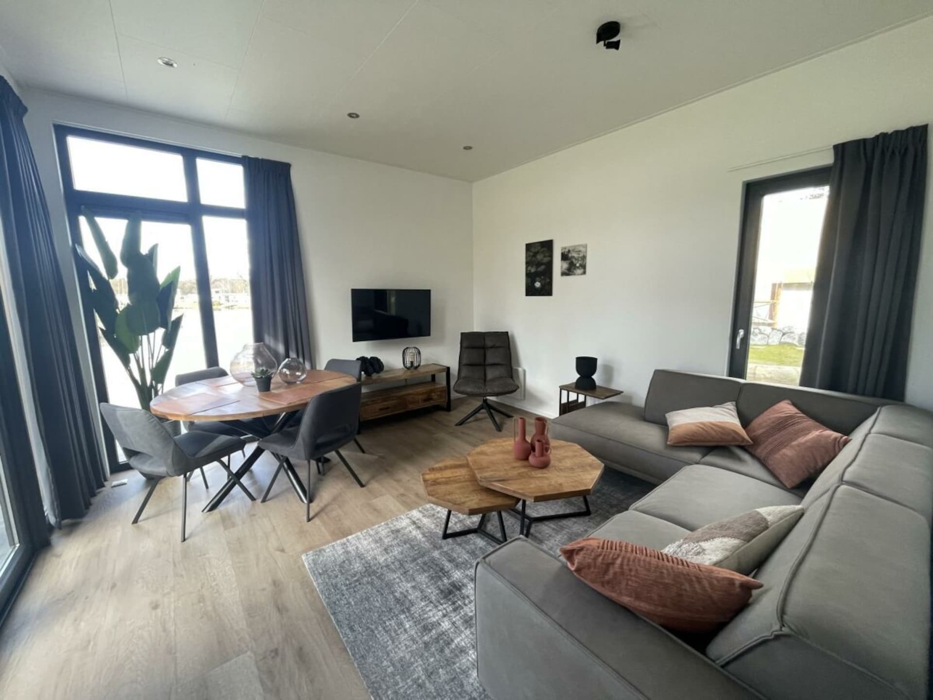 Modern chalet aan het water in Mol met 2 slaapkamers - foto 3