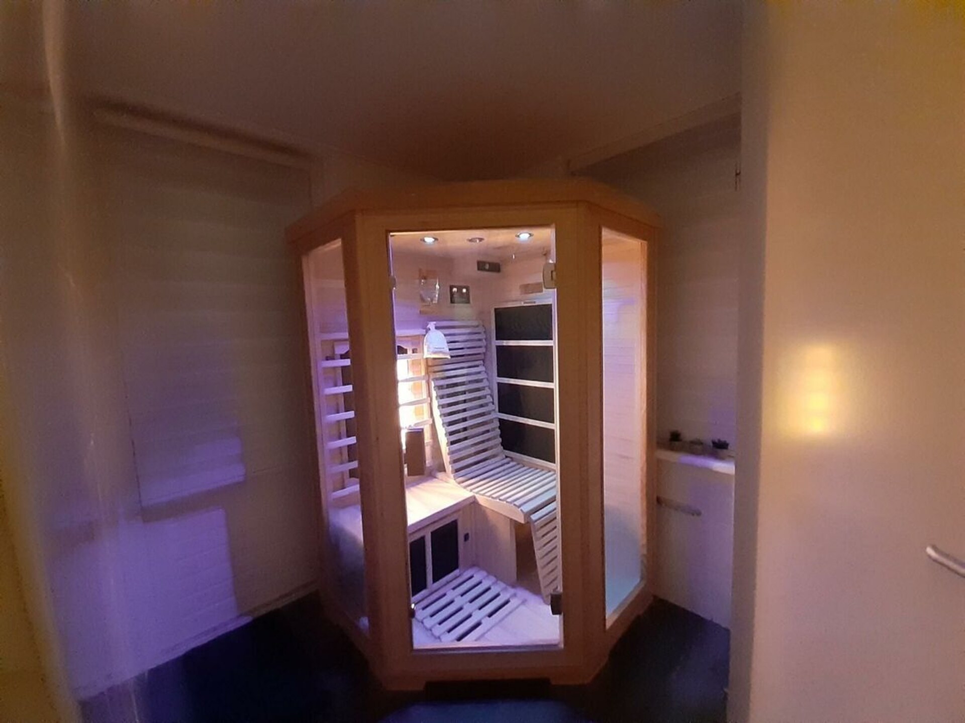 Dijkhuis Sauna 6: Vakantiehuis aan het water met eigen steiger in Medemblik - foto 2